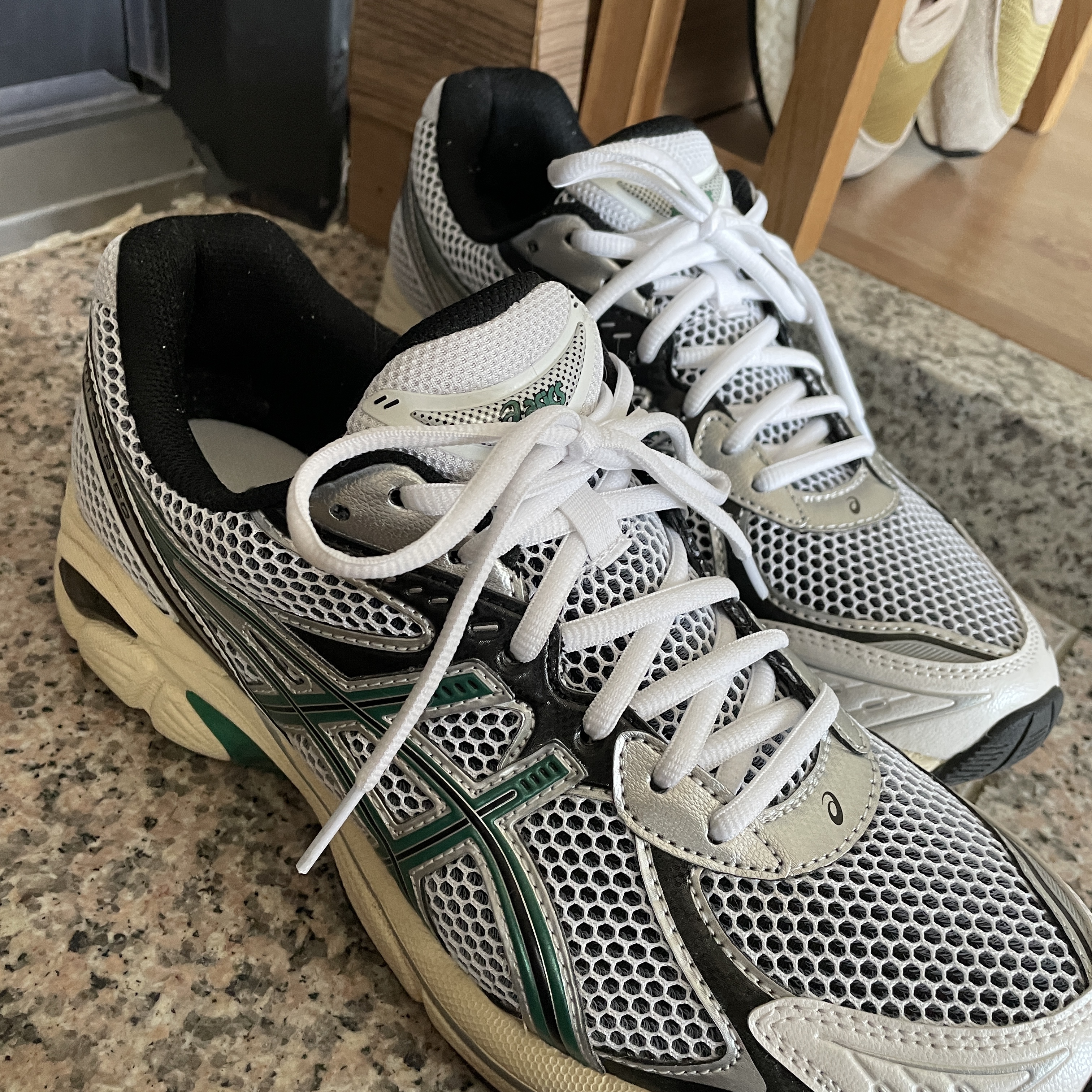Asics GT-2160 White Jasper Green 착용 스타일
