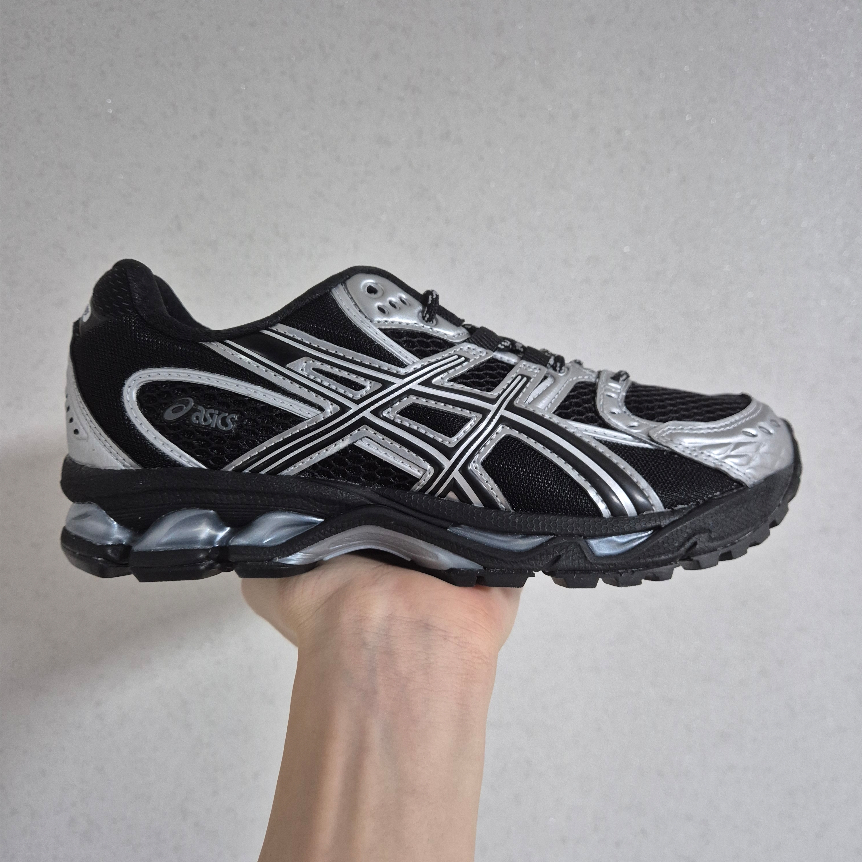 Asics Gel-Nimbus 10.1 Black Pure Silver - Korea Exclusive 착용 스타일 - 2