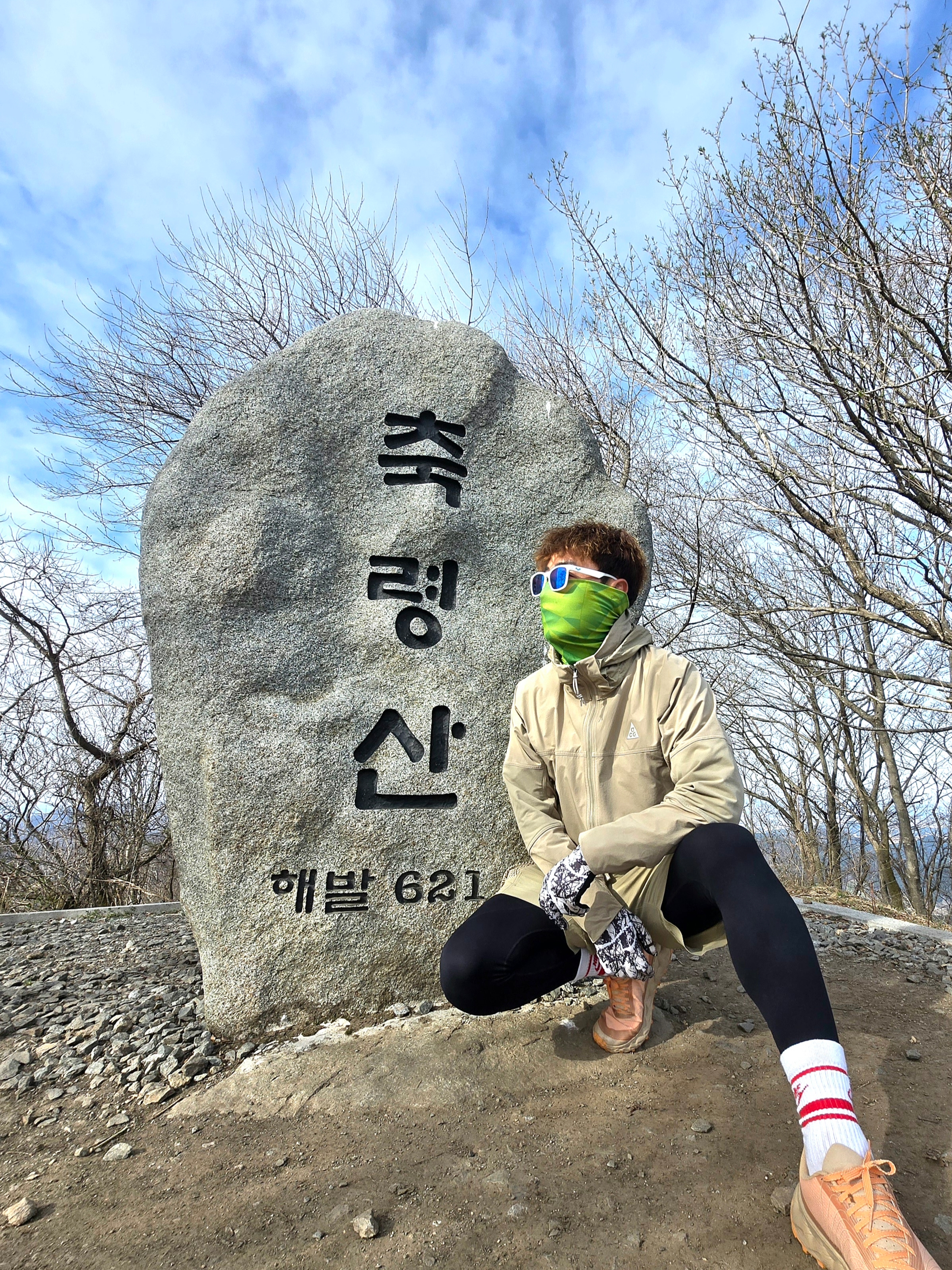 Nike ACG Snowgrass Cargo Shorts Khaki Light Iron Ore - Asia, Nike ACG Sun Farer Jacket Khaki Summit White - Asia 착용 스타일