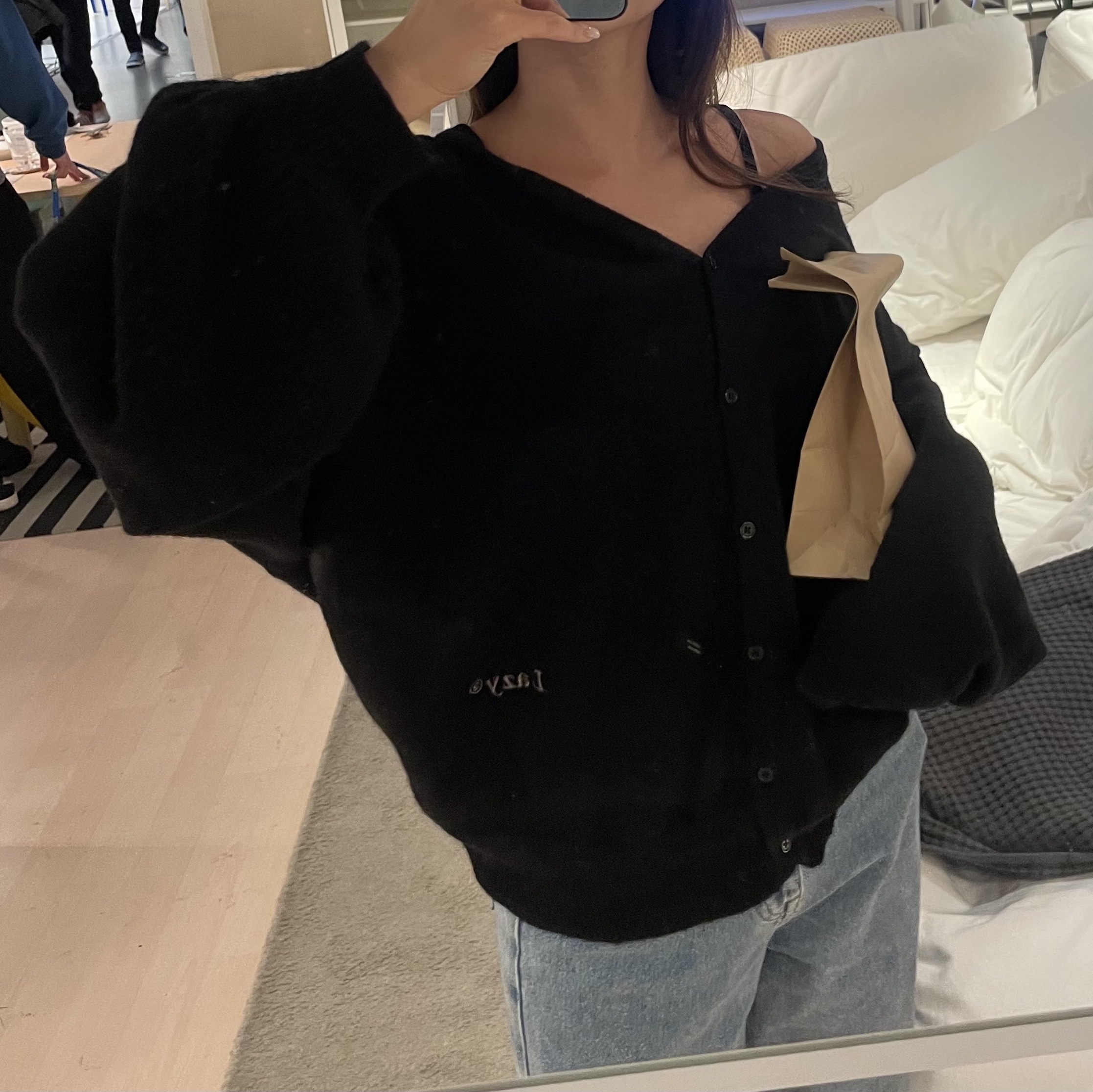 LAZYZ Easy Soft Loose Fit knit Cardigan Black 착용 스타일