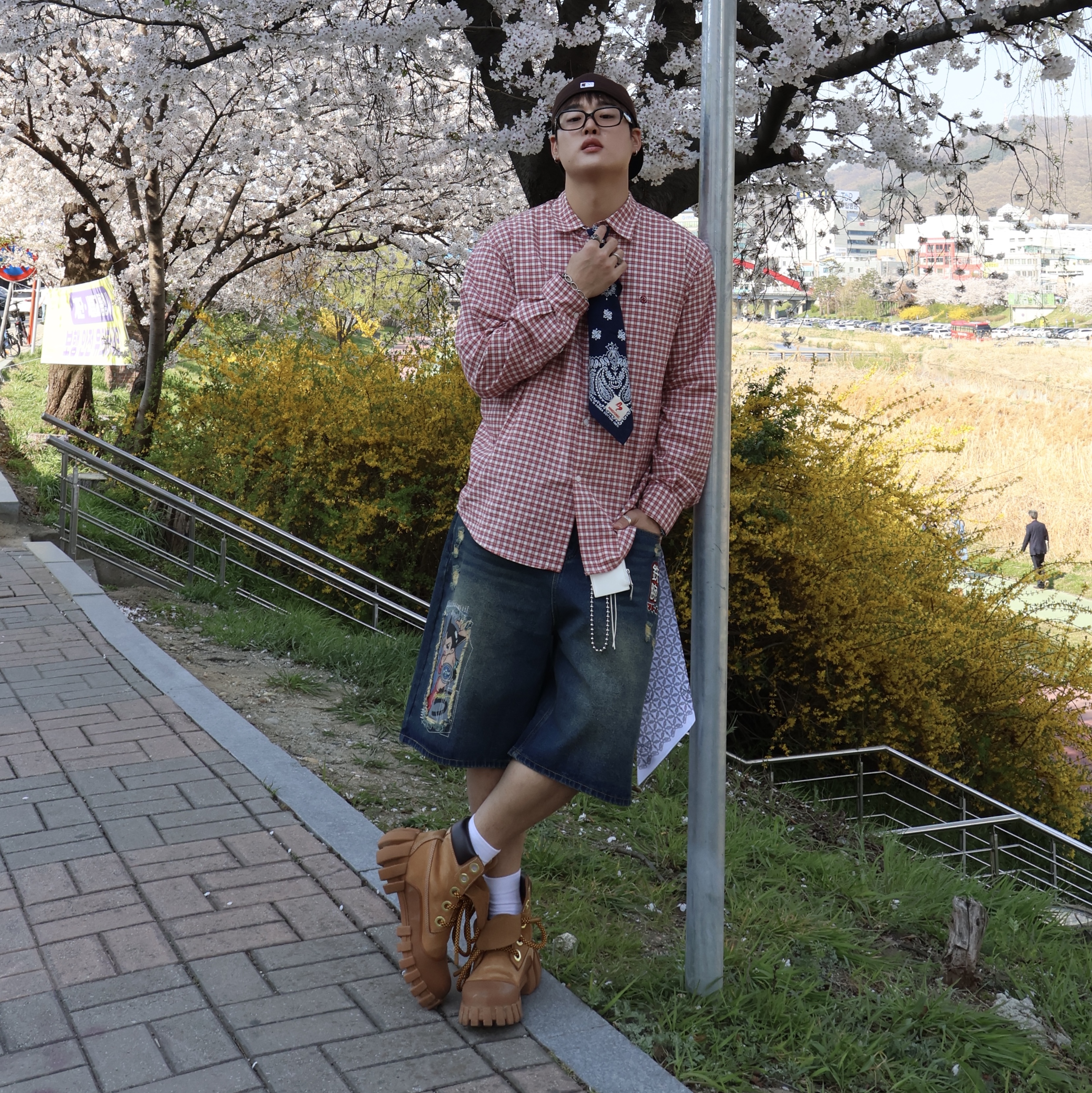 Gentle Monster x Maison Margiela MM212 Black Clear, Timberland x Humberto Leon 6 Inch Boot Wheat Nubuck - Medium 착용 스타일 - 1