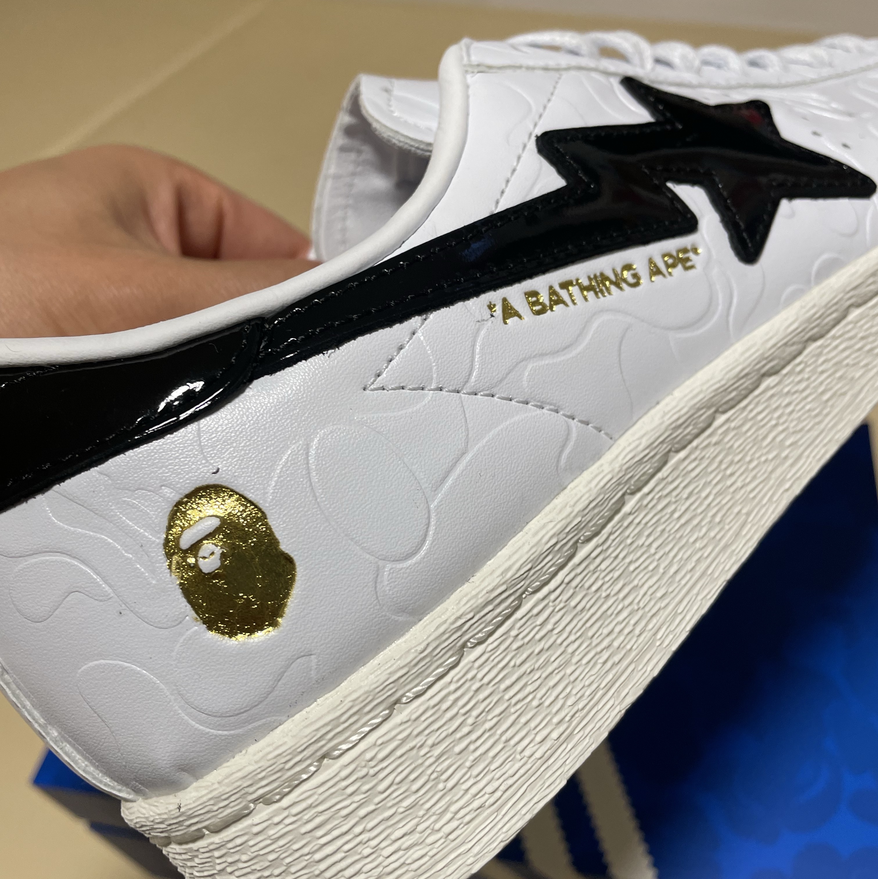 Adidas x BAPE Superstar Vintage Cloud White Core Black 착용 스타일 - 2
