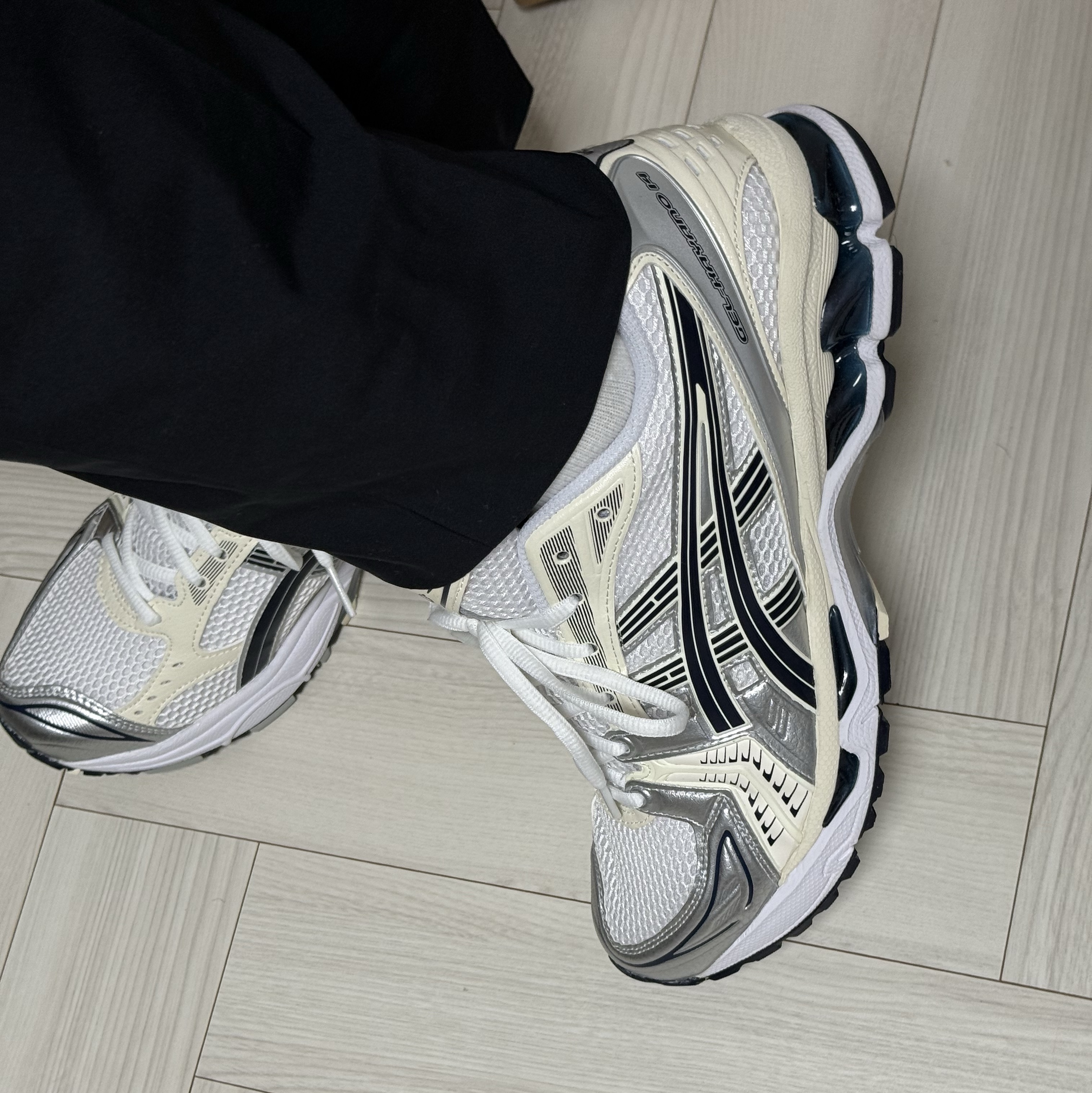 (W) Asics Gel-Kayano 14 White Midnight 착용 스타일 - 2