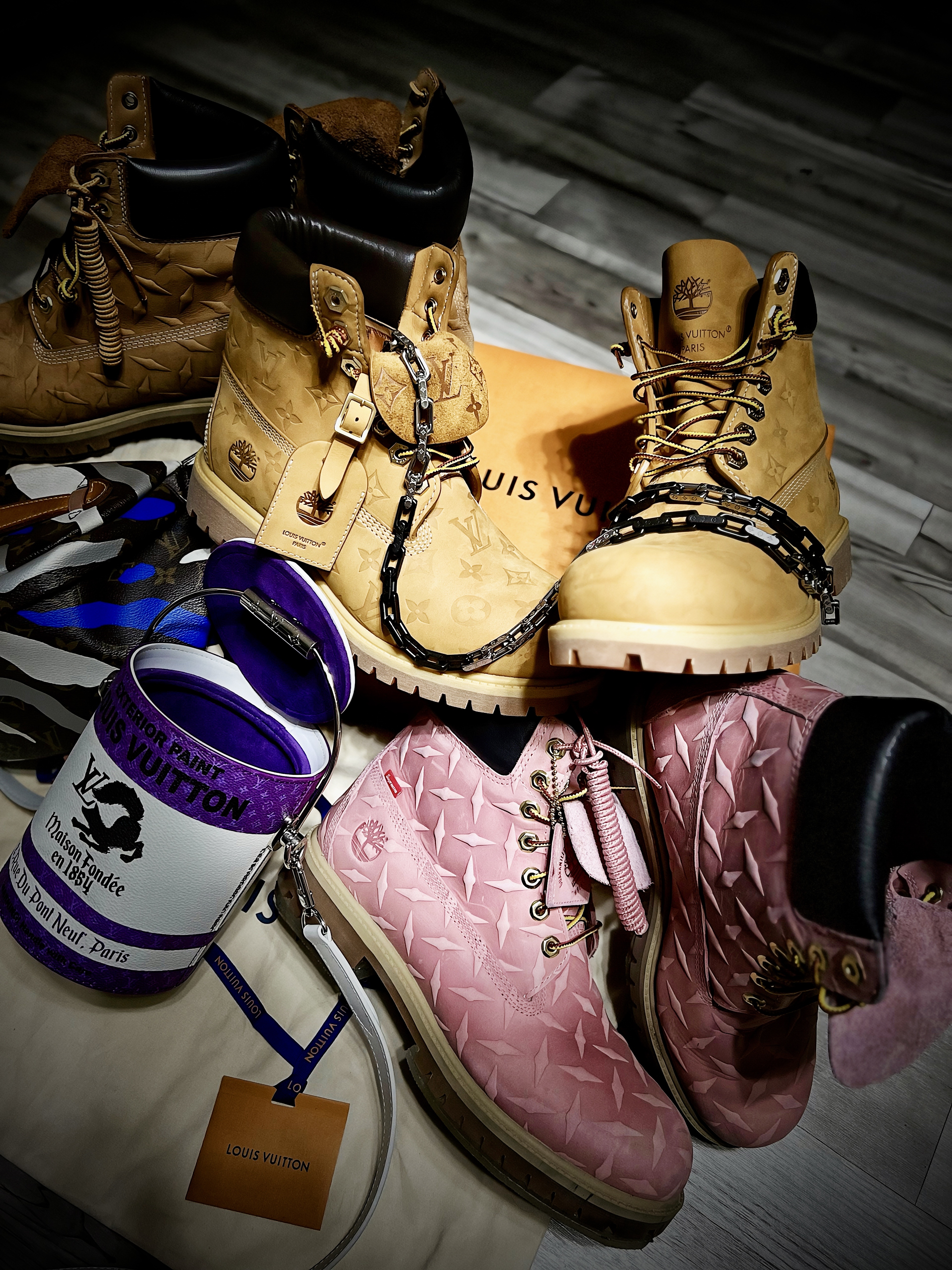 Louis Vuitton x Timberland 6 Inch Ankle Boot Beige, Timberland x Supreme Diamond Plate 6 Inch Premium Waterproof Boot Wheat - 23FW - Medium 착용 스타일 - 1