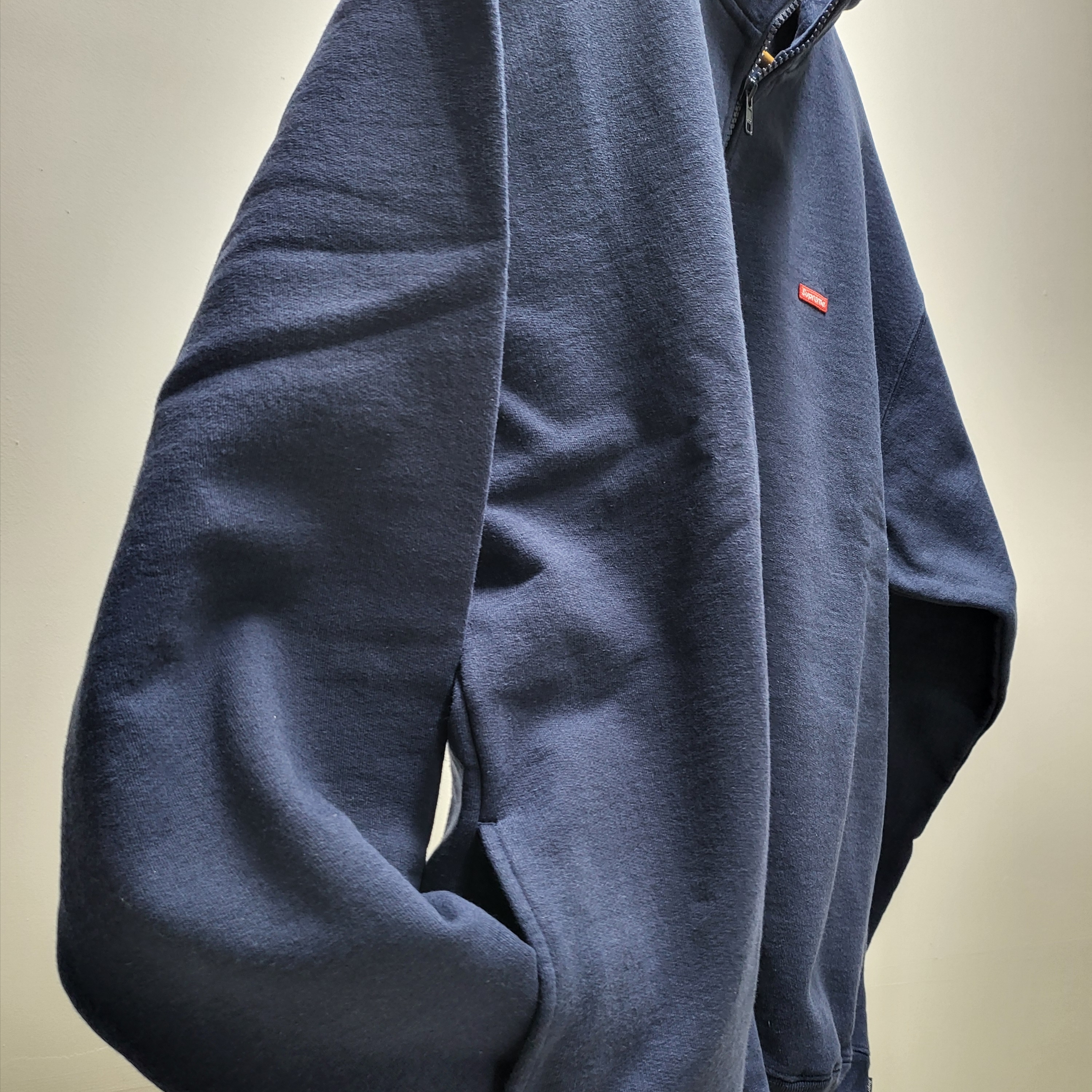 Supreme Small Box Half Zip Pullover Navy - 25SS 착용 스타일 - 1