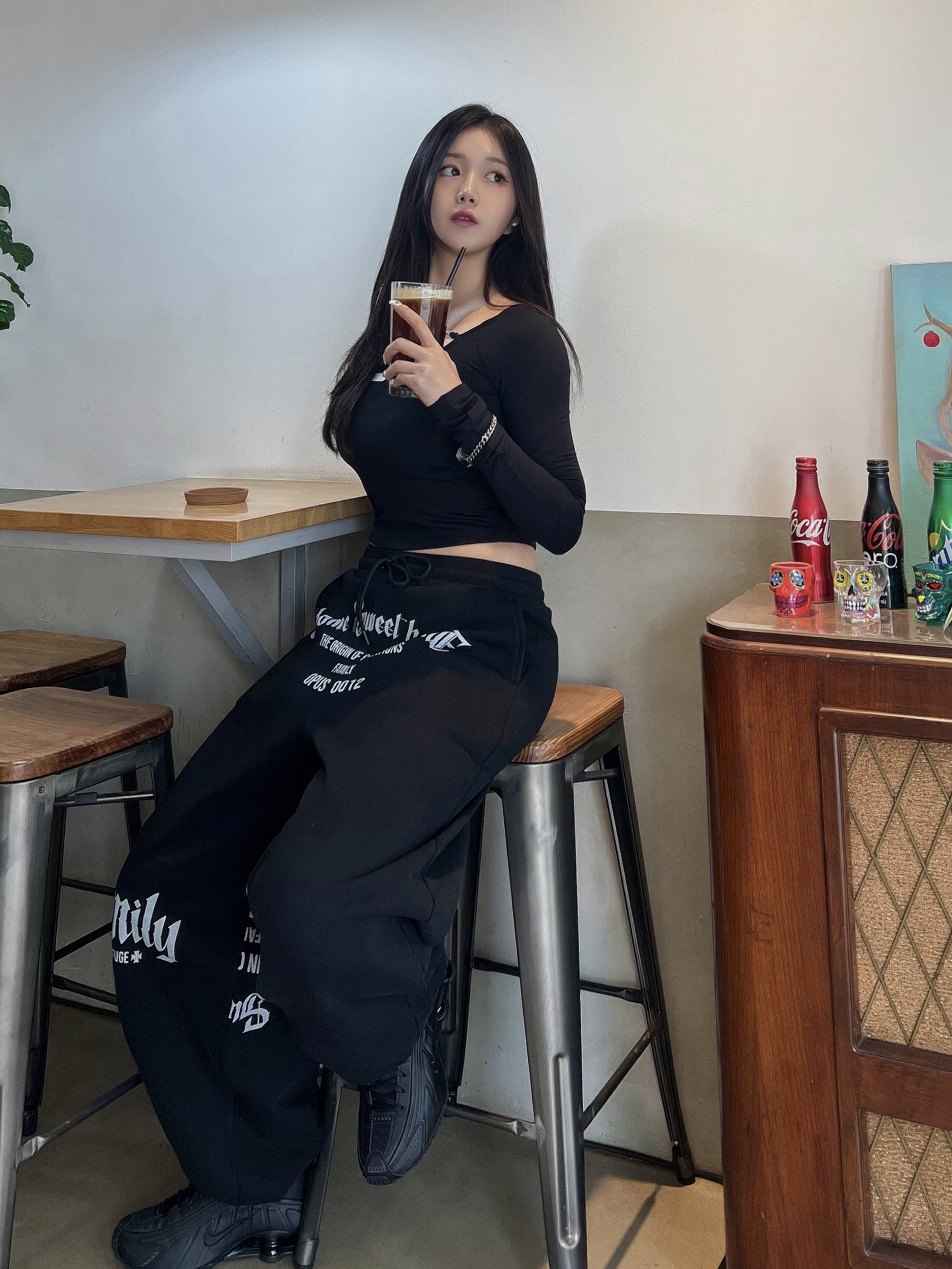 OJOS i:e Fluid Longsleeve T-shirt 01 Black, (W) Nike Shox TL Black and Max Orange 착용 스타일 - 1