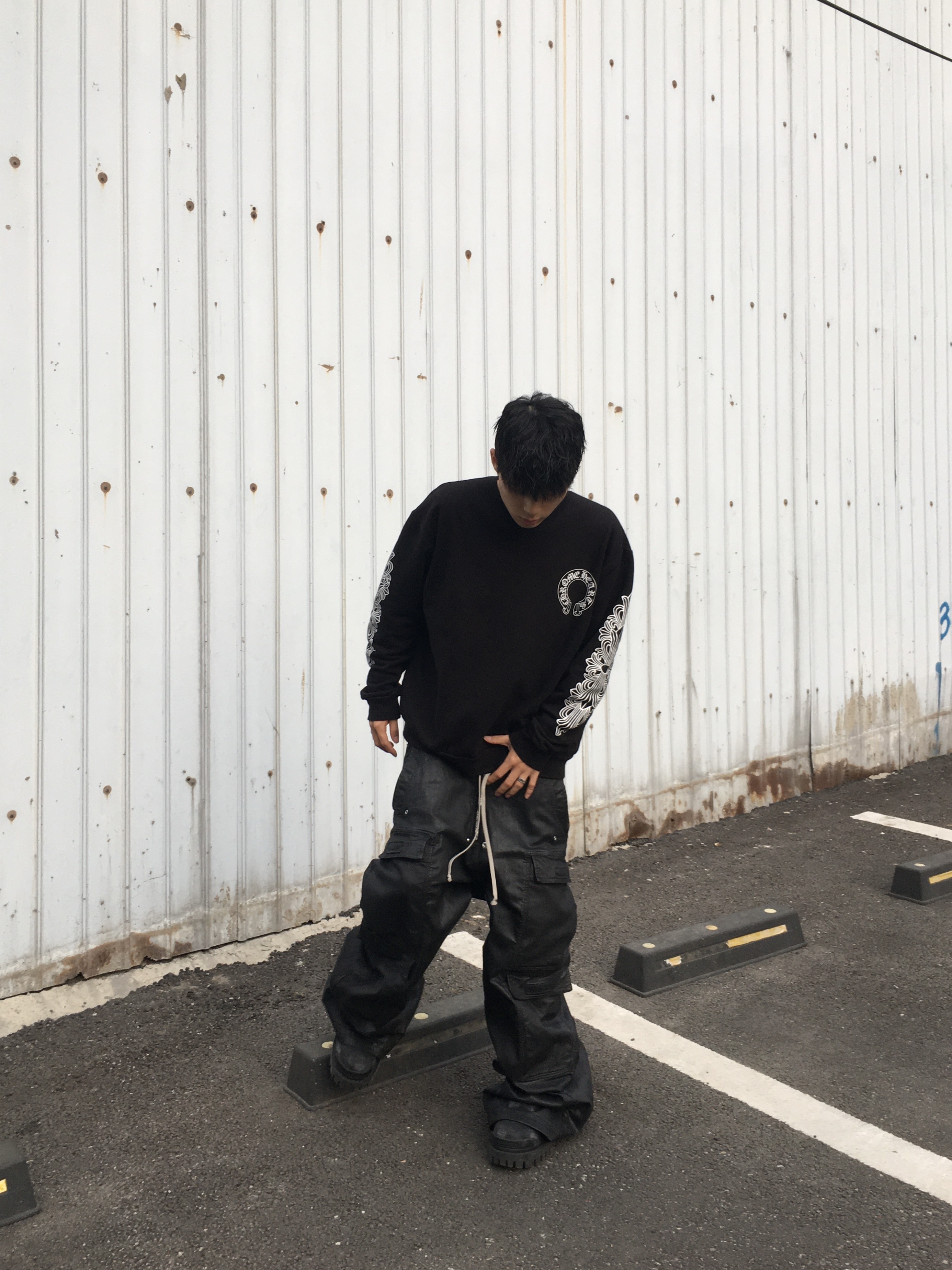 Rick Owens Porterville Denim Double Cargo Jumbo Belas Pants Black Wax, Balenciaga Combat Strike 20mm Boots Black 착용 스타일 - 2