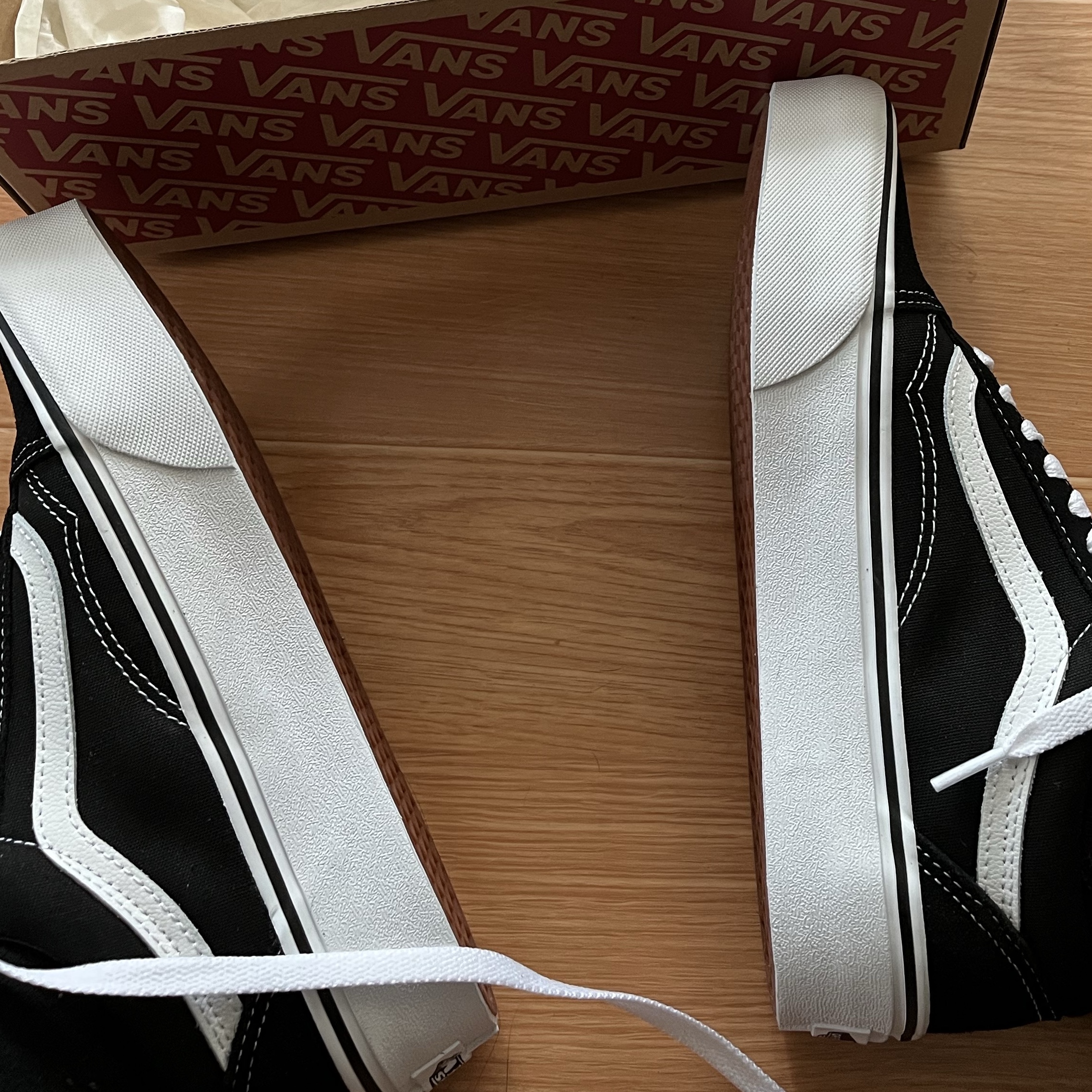 Vans Old Skool Platform Black White, Over The Pitch P X PSG 2023 BEACH TOWEL 착용 스타일 - 2