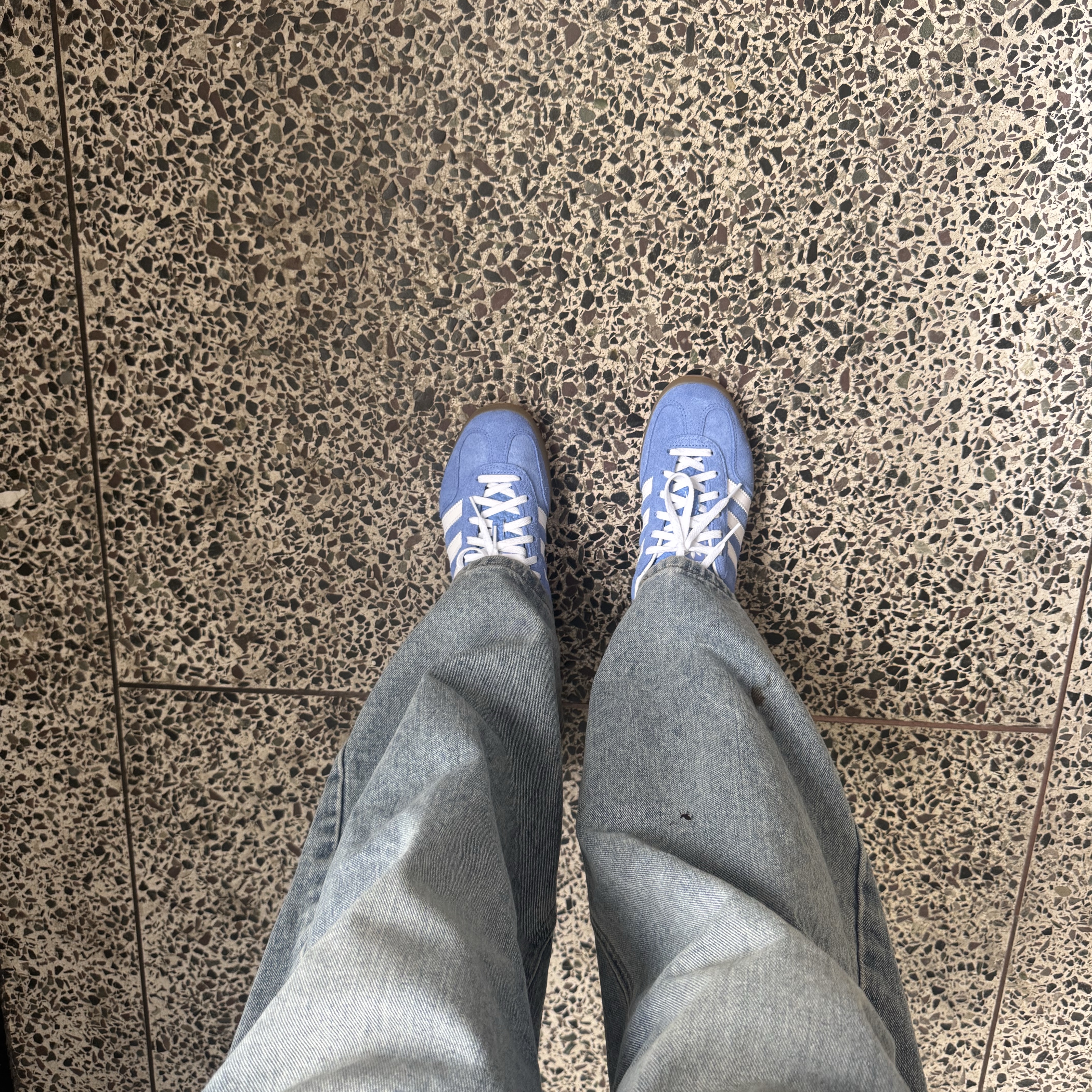(W) Adidas Gazelle Indoor Blue Fusion Cloud White 착용 스타일