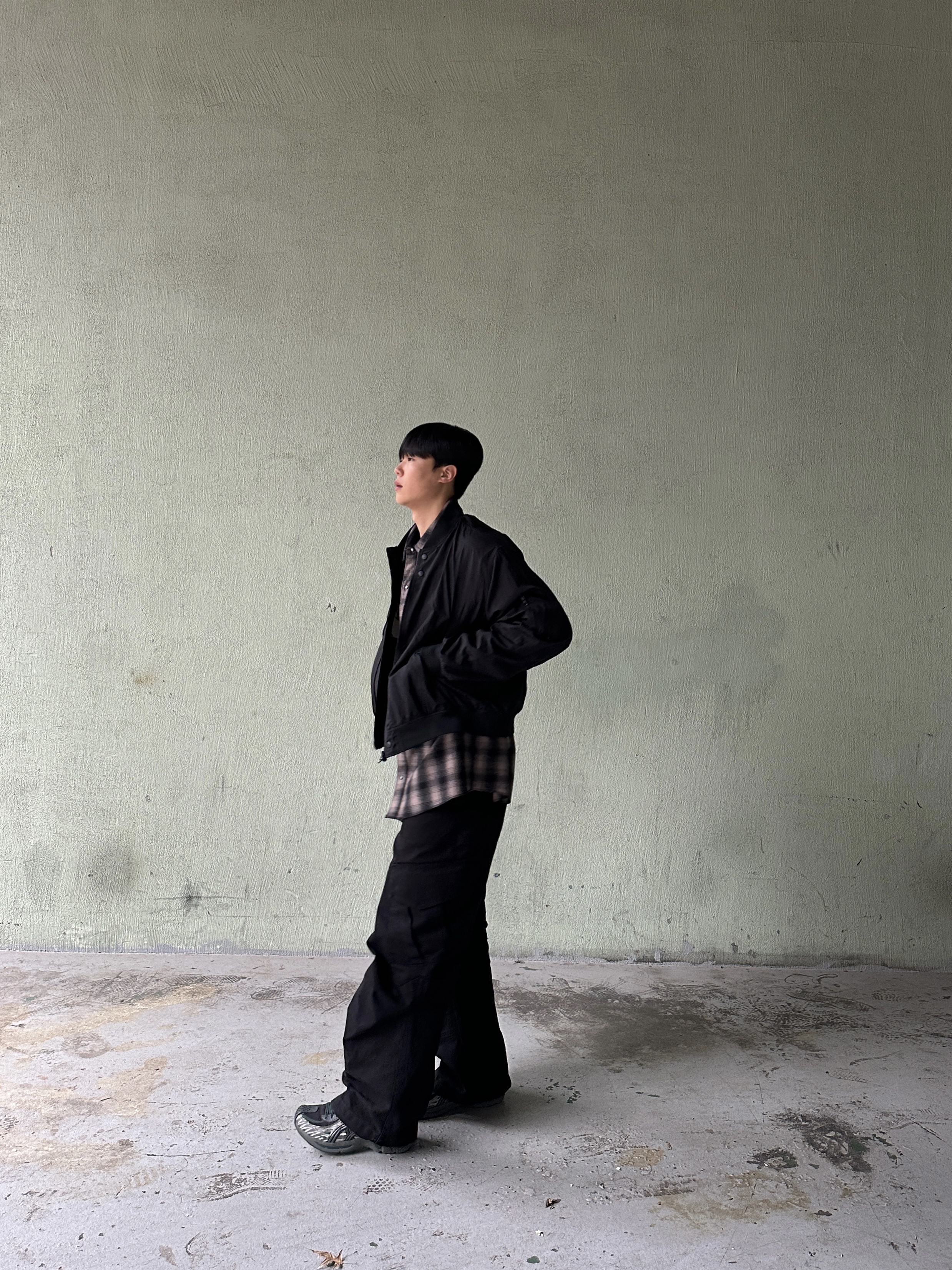 (W) 아식스 x 키코 코스타디노브 젤 플라메 그레이 블랙, 이티씨이 헤비 울 플란넬 체크 자켓 베이지 착용 스타일