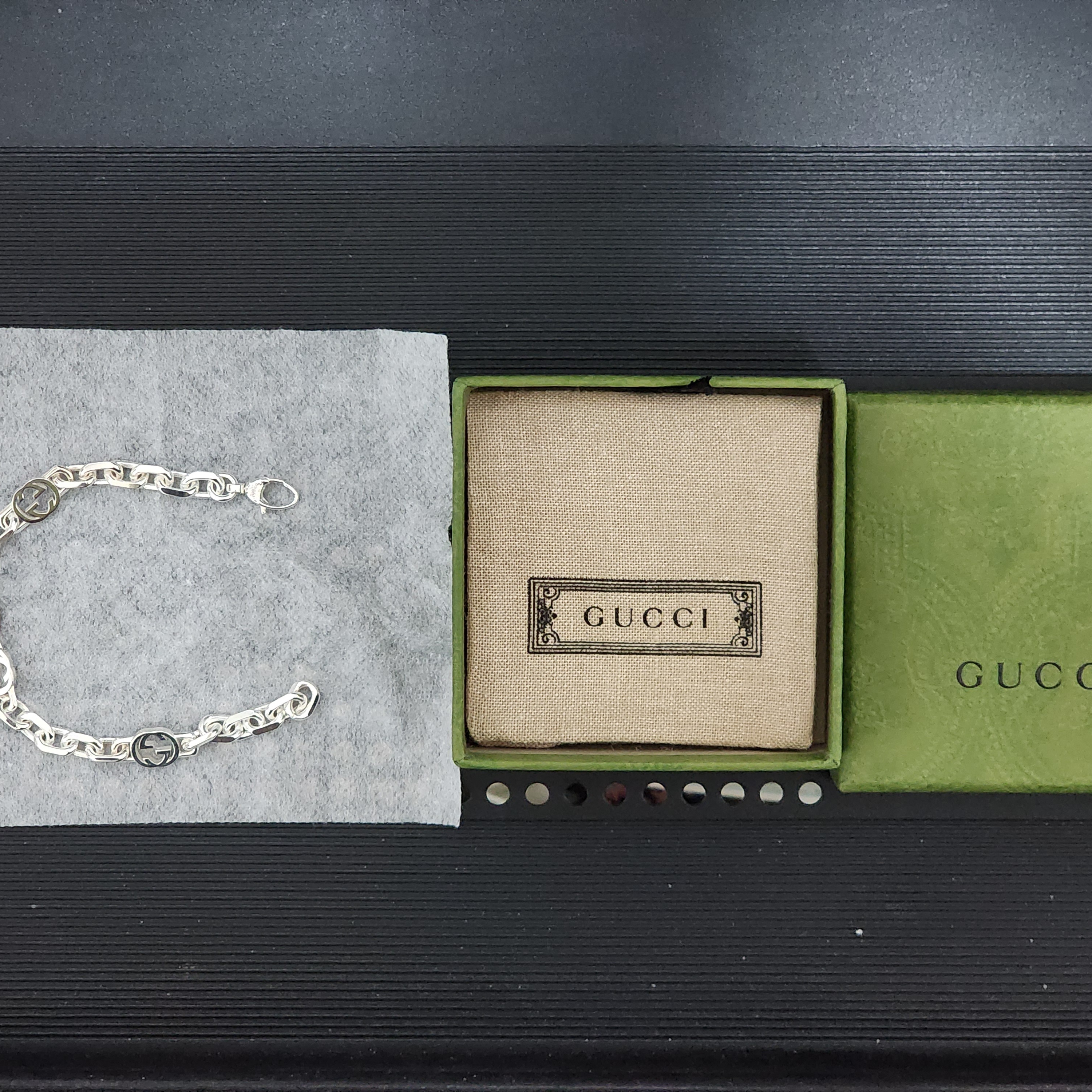 Gucci Interlocking G Bracelet Sterling Silver 착용 스타일 - 2