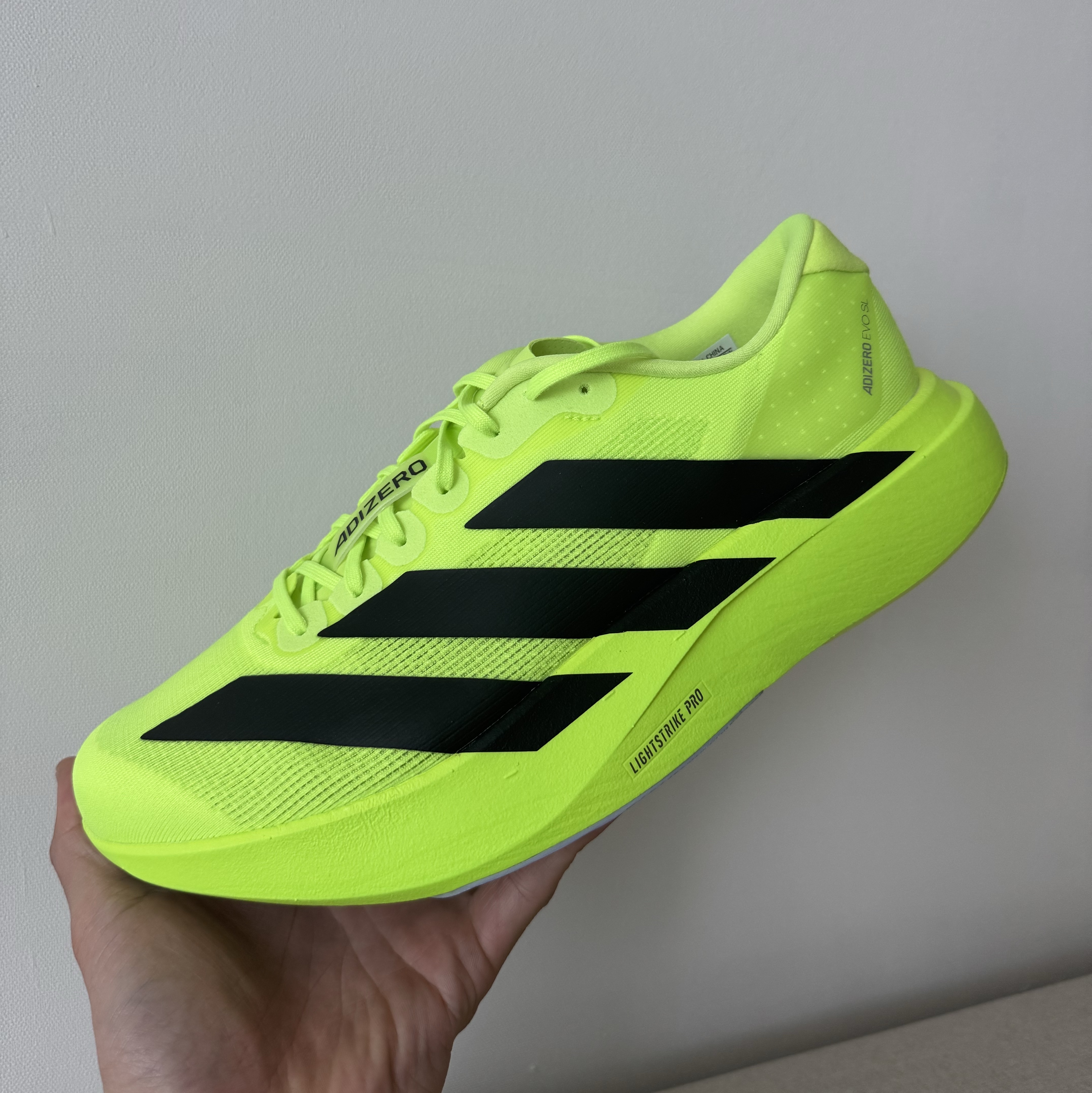 Adidas Adizero EVO SL Lucid Lemon Core Black 착용 스타일 - 4