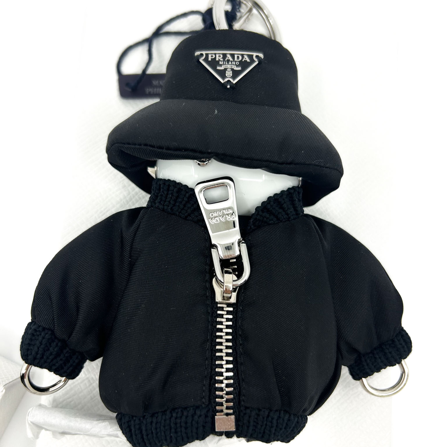 Prada Soft Robot Re-Nylon Bag Charm Black 착용 스타일 - 2
