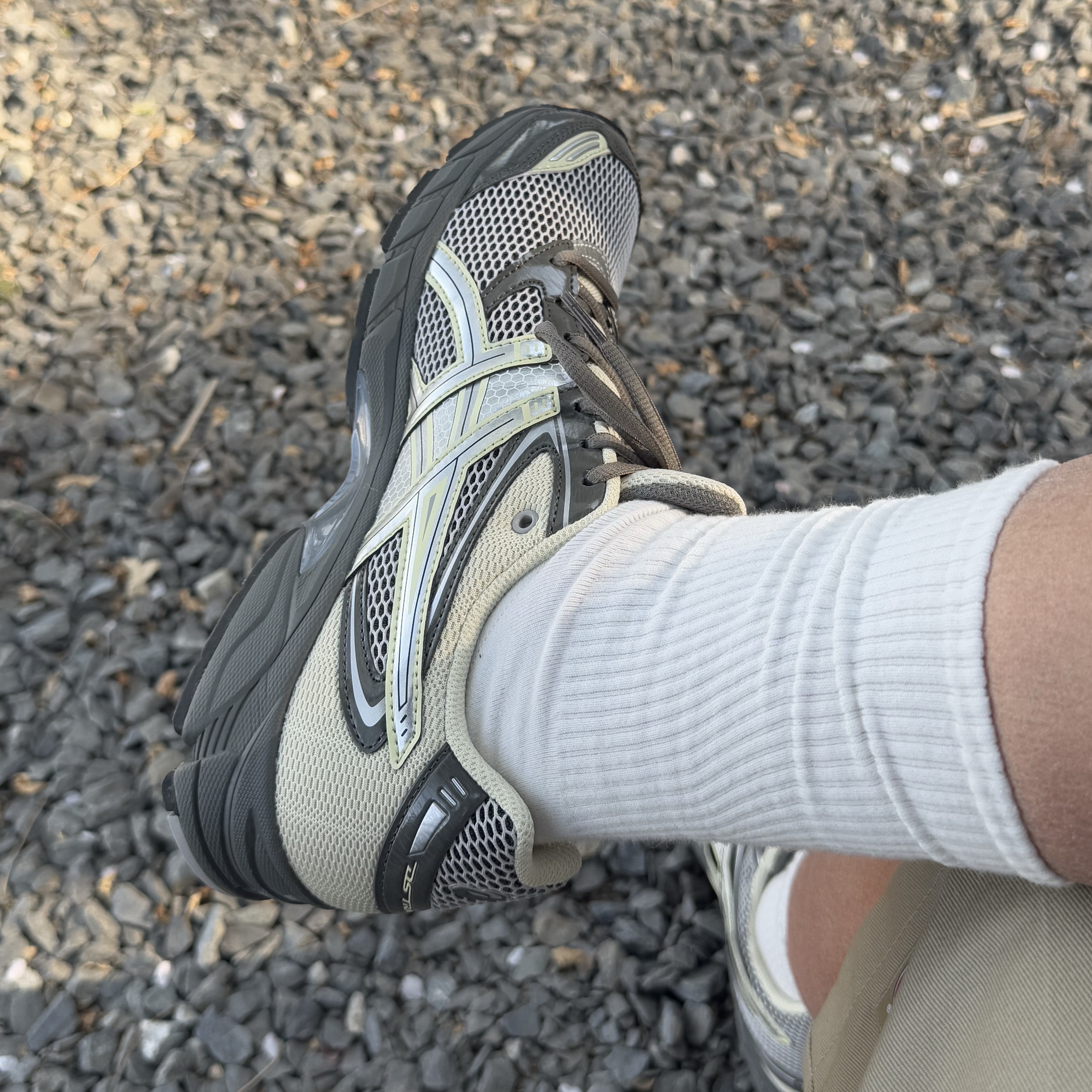 Asics Gel-DS Trainer 14 Truffle Grey Pure Silver, Dickies Loose Fit 13 Inch Flat Front Work Shorts Khaki 착용 스타일 - 2