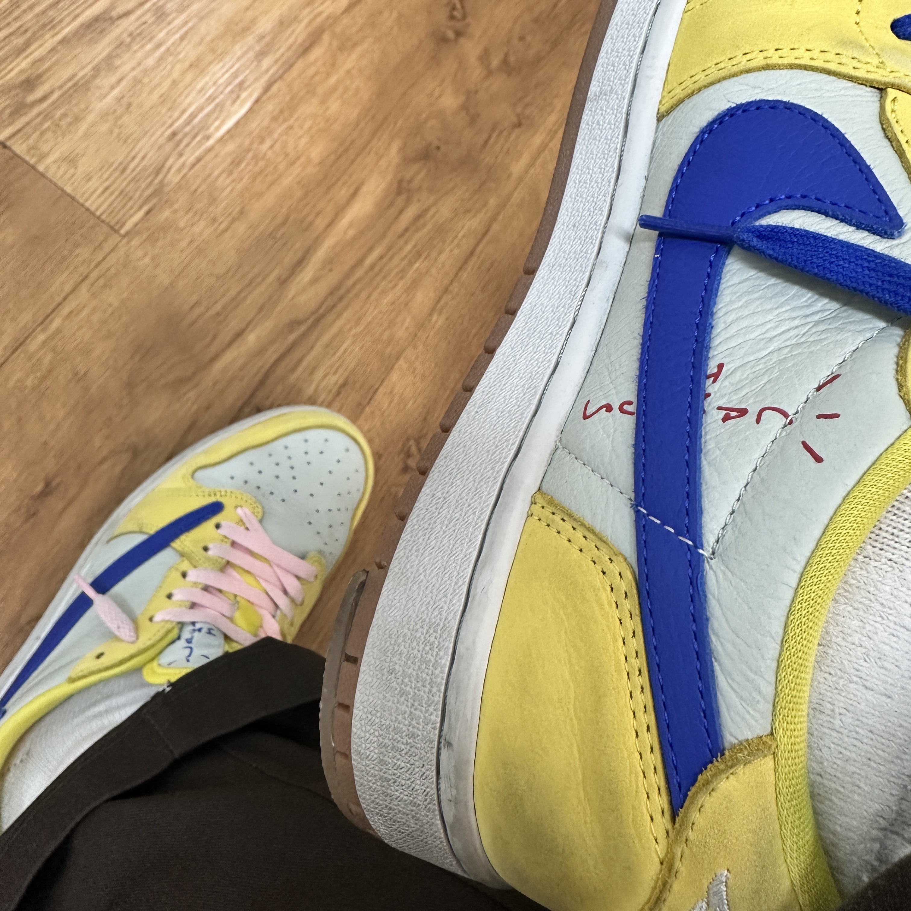(W) Jordan 1 x Travis Scott Retro Low OG SP Canary 착용 스타일