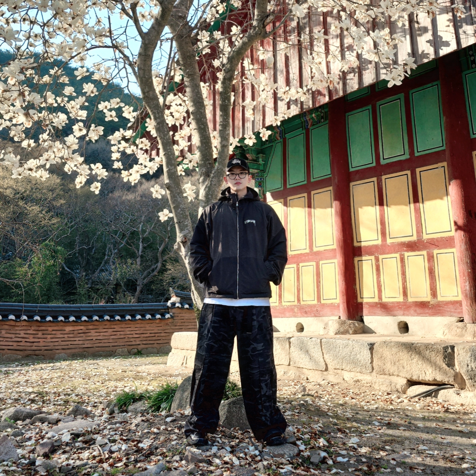 Stussy Wave Dye Beach Shell Jacket Black, Stussy New Era 9twenty Basic Trucker Black 착용 스타일