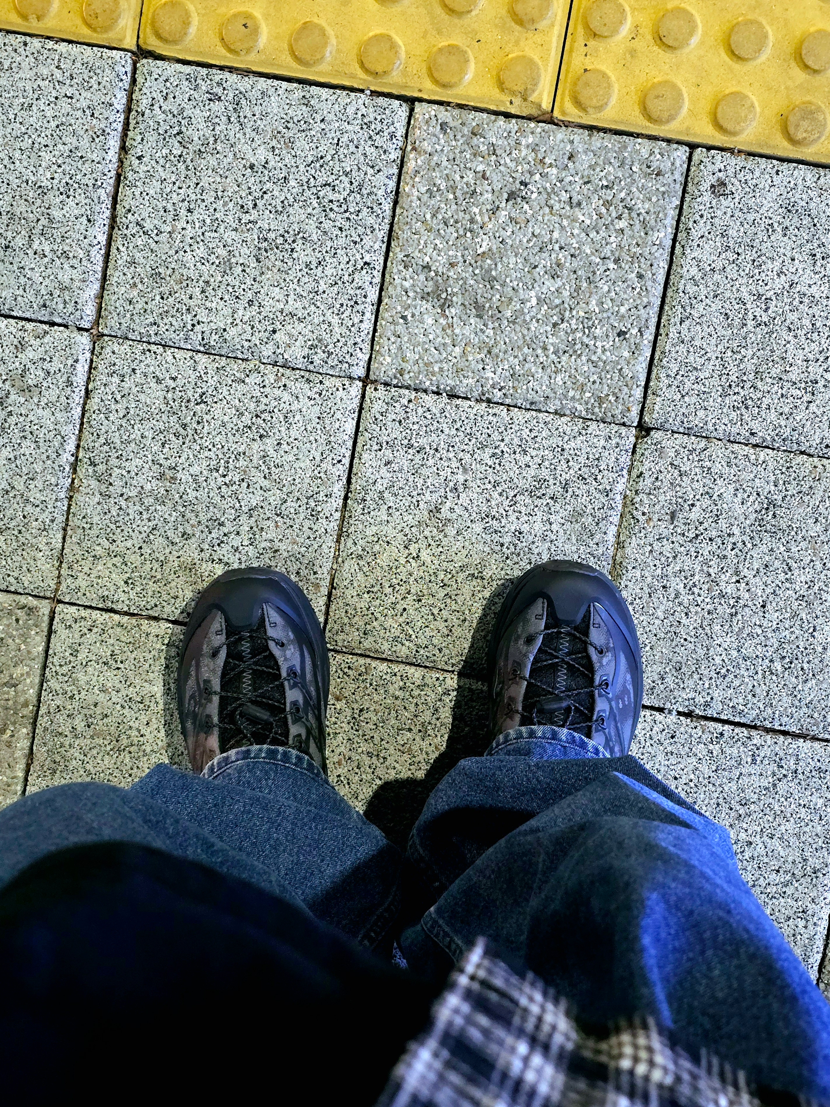 Hoka Mafate Three2 Tech Stealth Black 착용 스타일