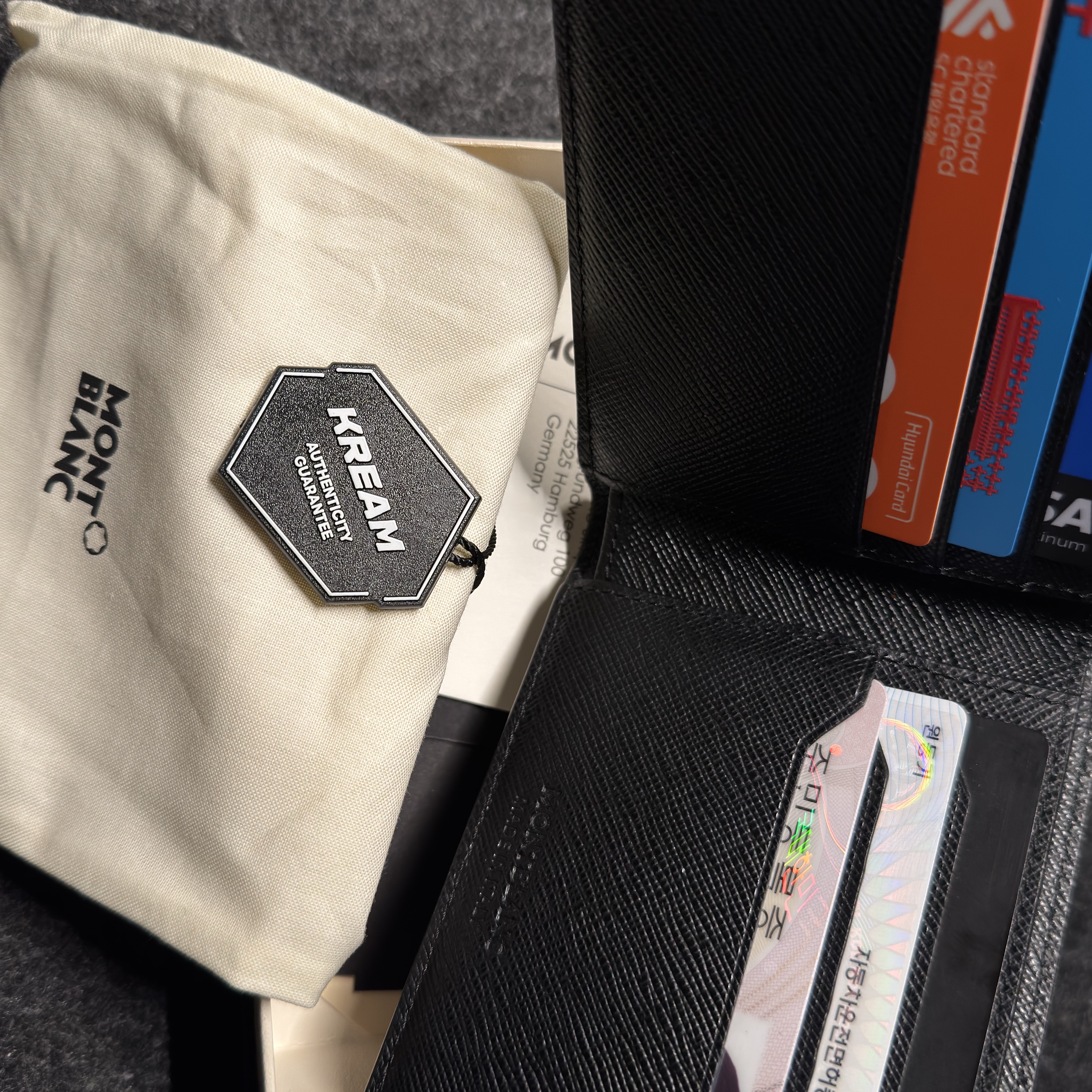 Montblanc Sartorial 6cc Wallet Black 착용 스타일 - 2