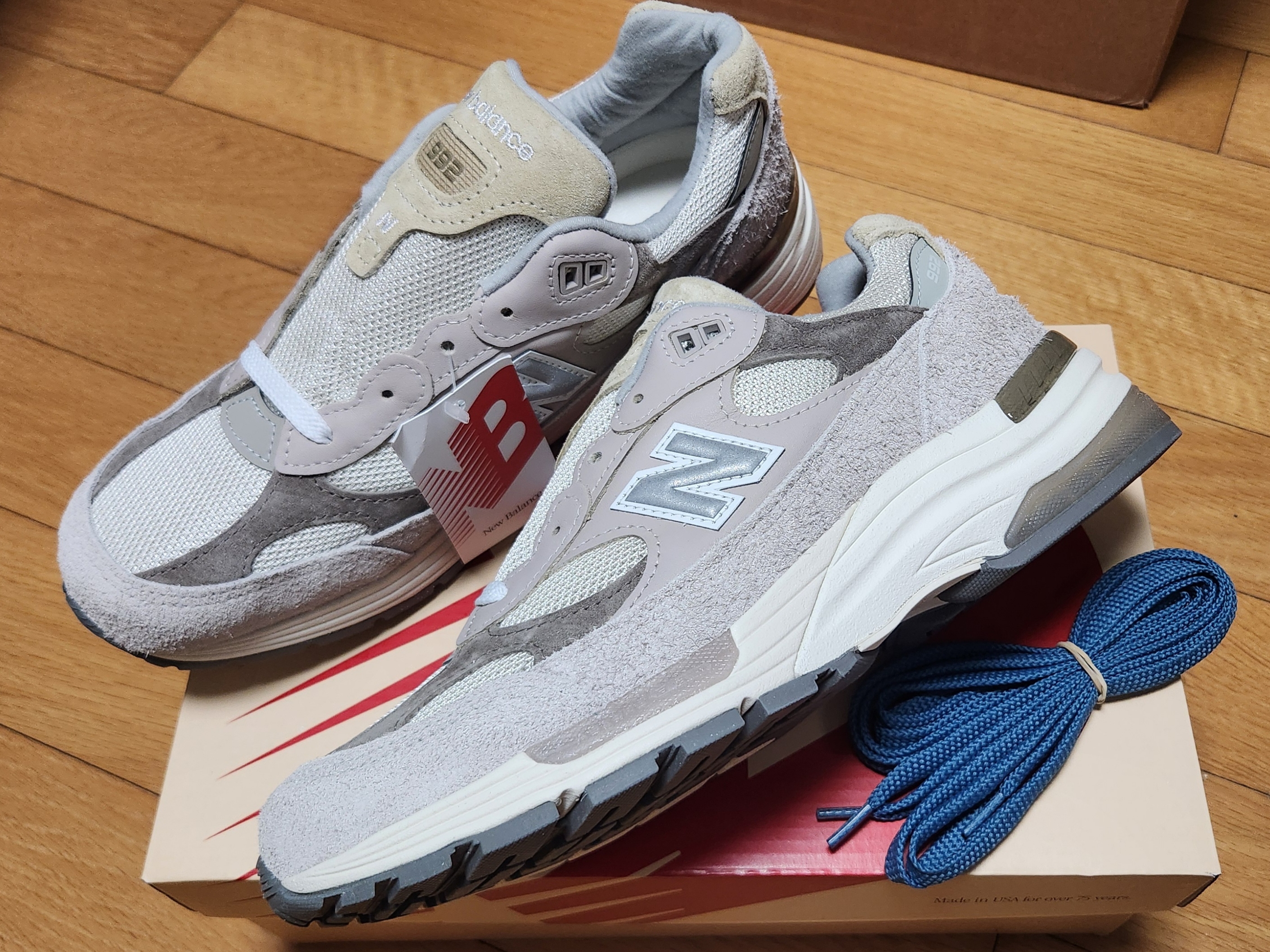 New Balance 992 Made in USA Moonrock Mushroom 착용 스타일