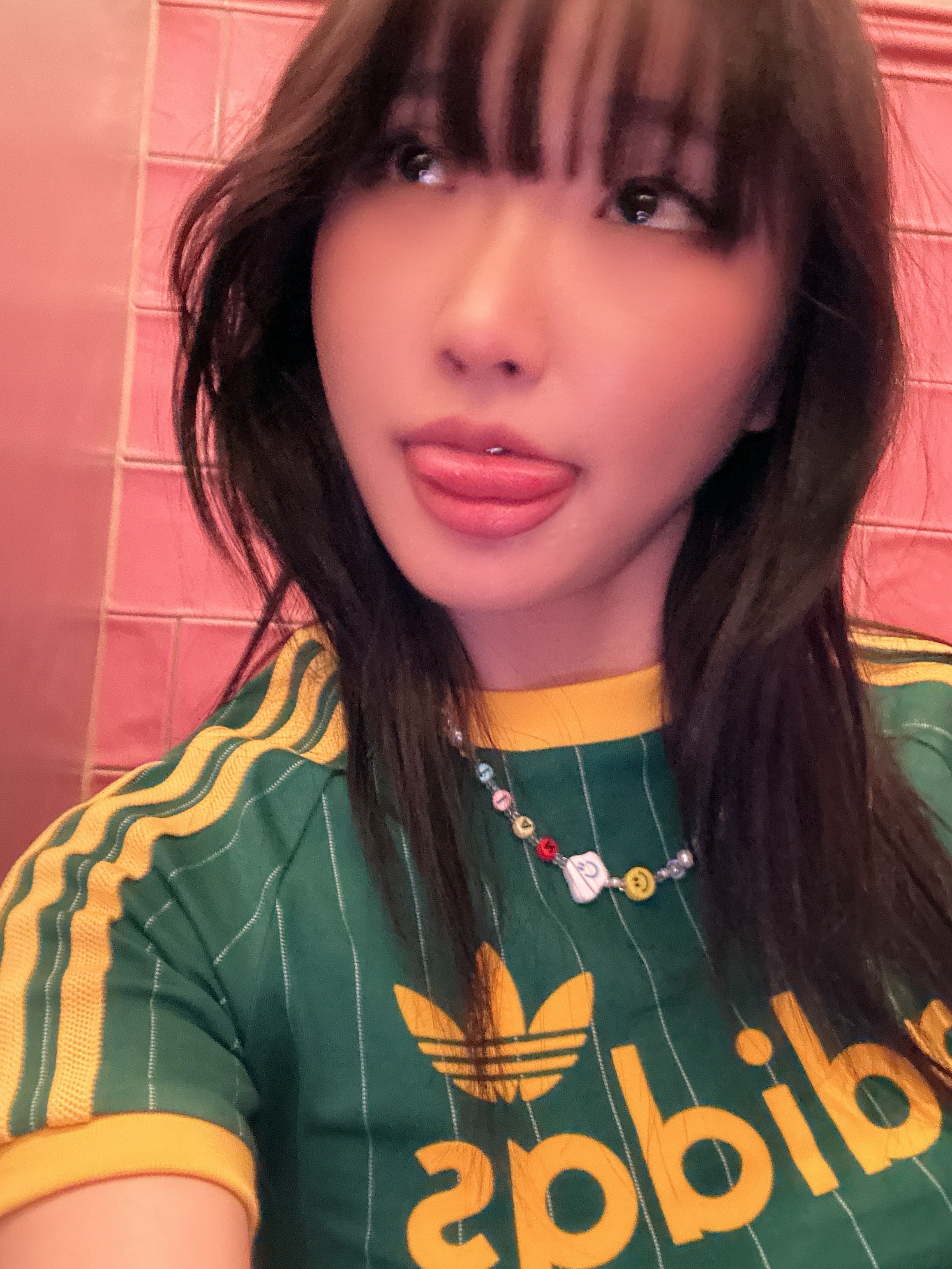 (W) Adidas Linear Cali Graphic T-Shirt Collegiate Green Off White - KR Sizing 착용 스타일 - 1