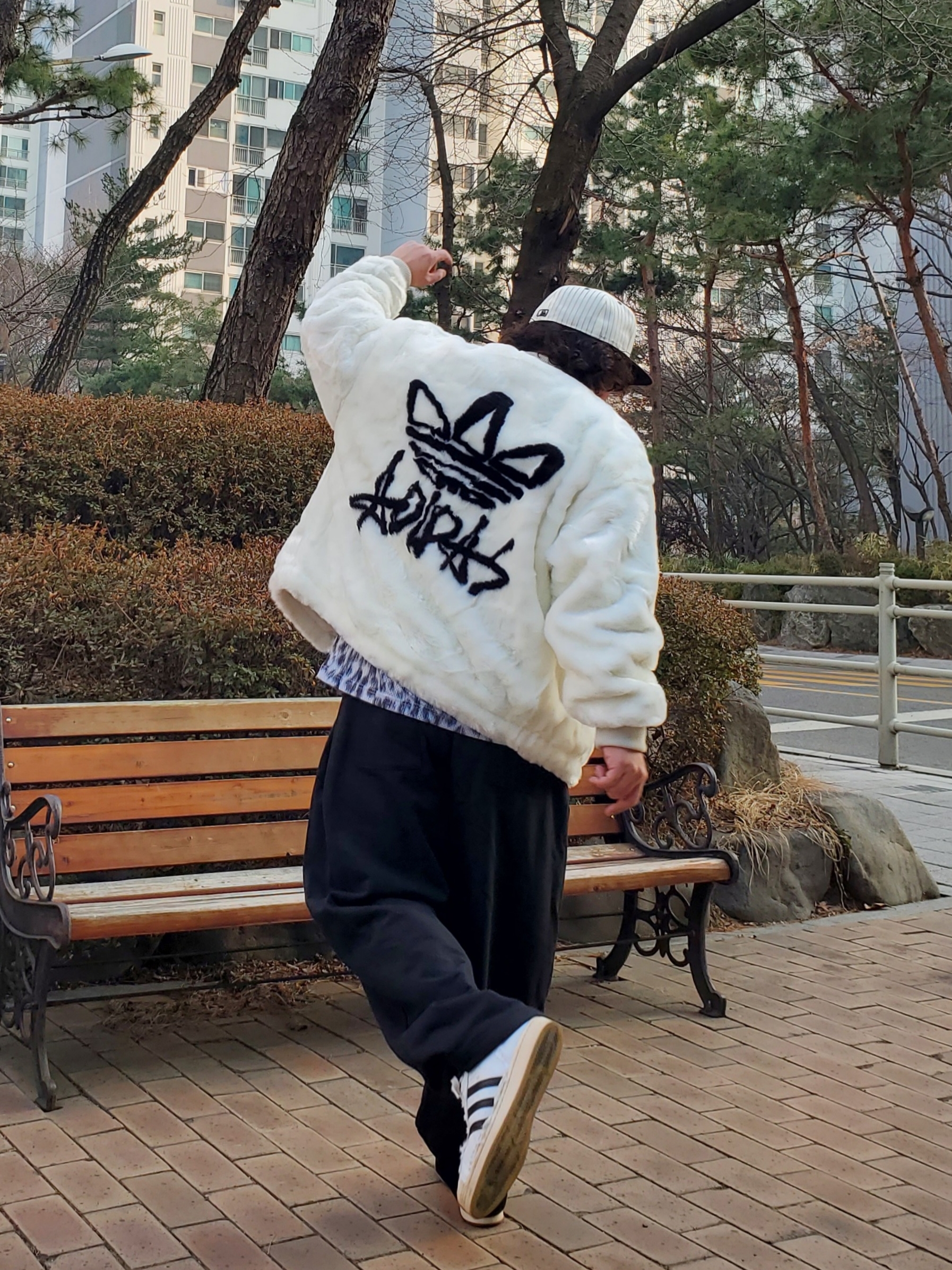 Adidas New Fur Jacket Off White - KR Sizing, Adidas x Taegeukdang Superstar White Black 착용 스타일 - 1