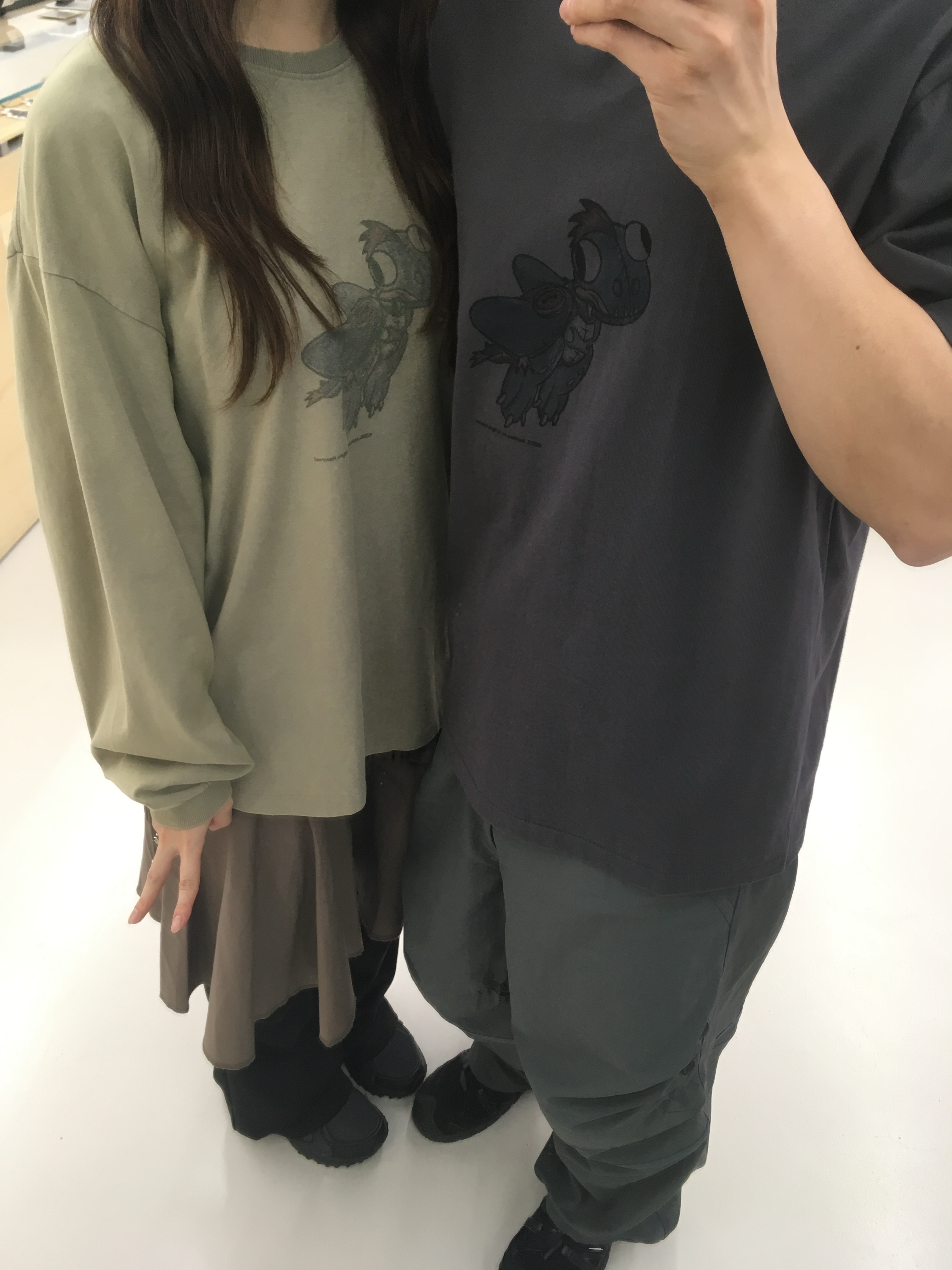 Hatchingroom VTG Blue Dragon T-Shirt White 착용 스타일