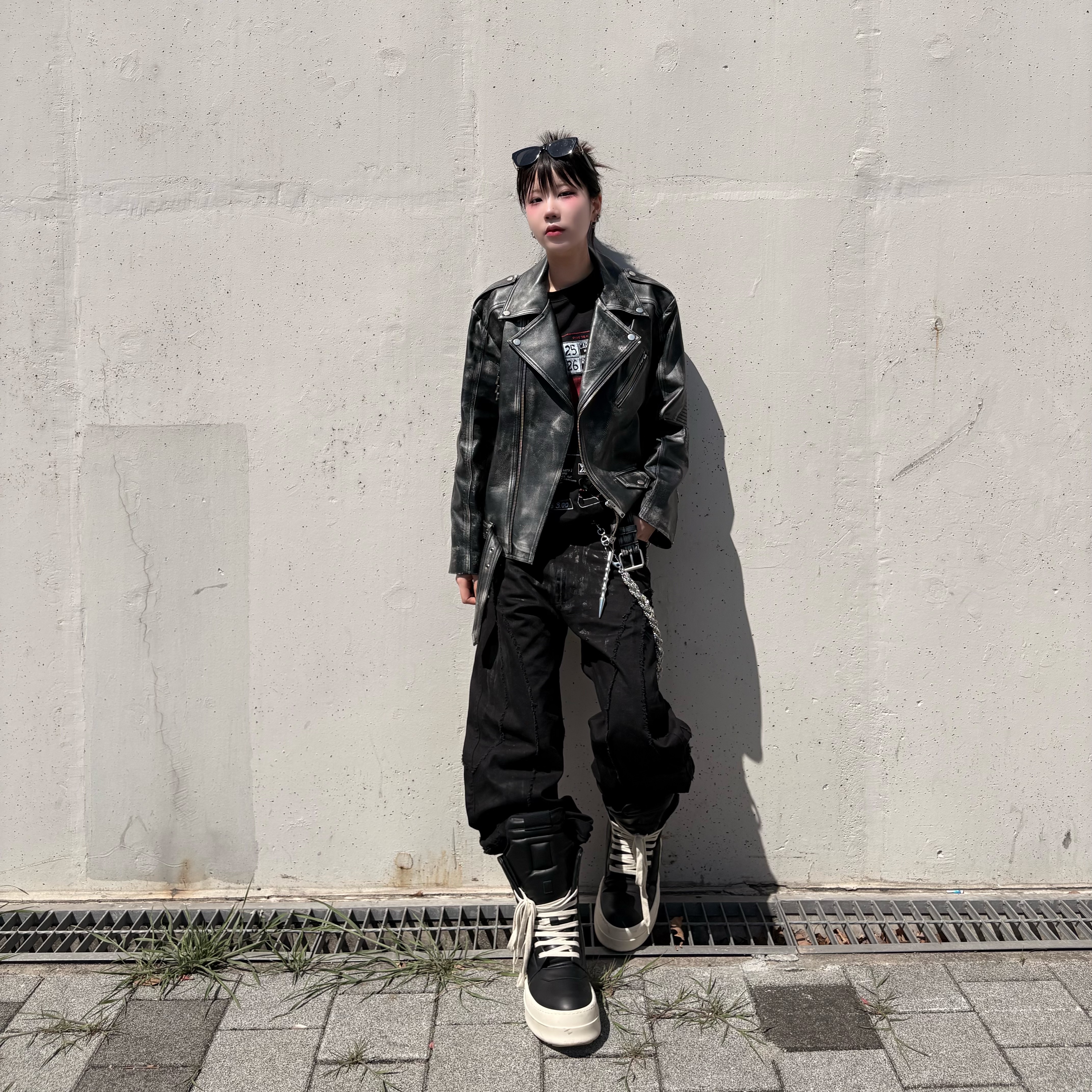 Rick Owens Hollywood Mega Bumper Geobasket in Full Grain Calf Leather Black Milk 착용 스타일 - 4