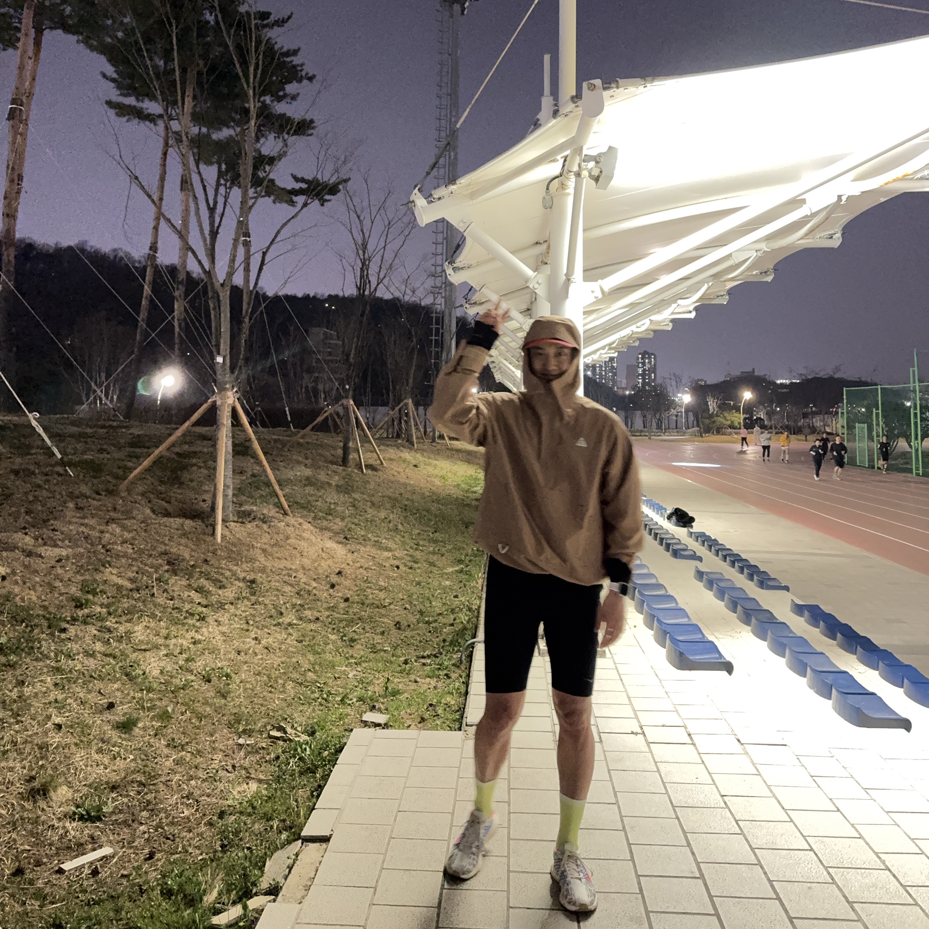 Hoka x Satisfy Mafate Speed 4 Lite Coffee, Nike ACG Dri-Fit Club Unstructured Cap Earth 착용 스타일 - 10