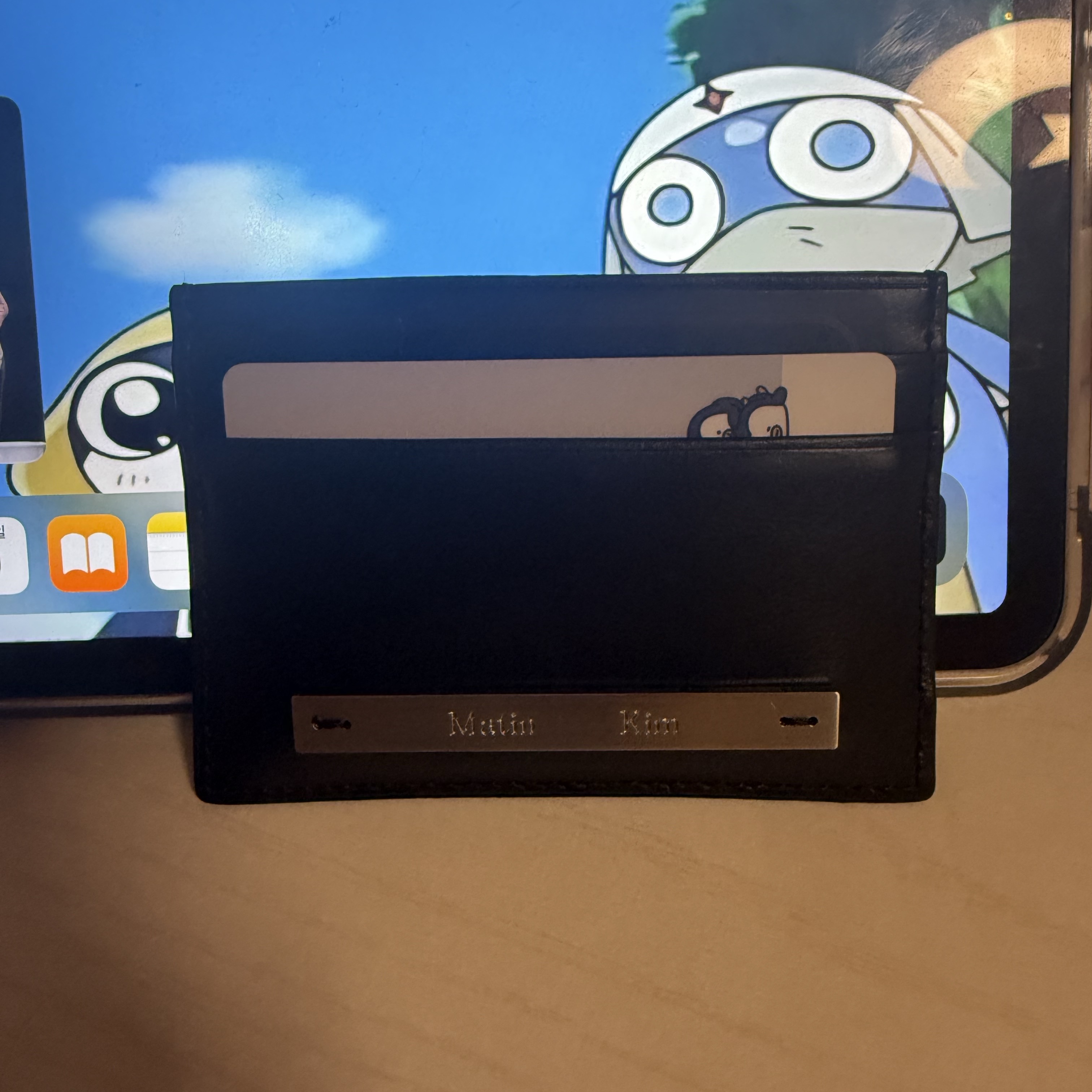 Matin Kim Vintage Card Wallet Black 착용 스타일