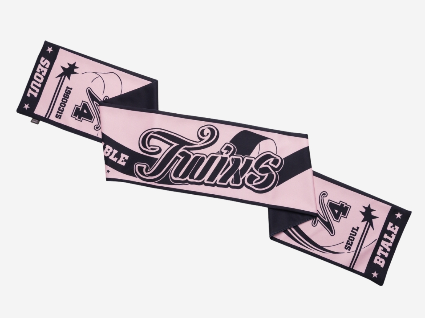 Twins x Bloomingtale Slogan Pink 착용 스타일