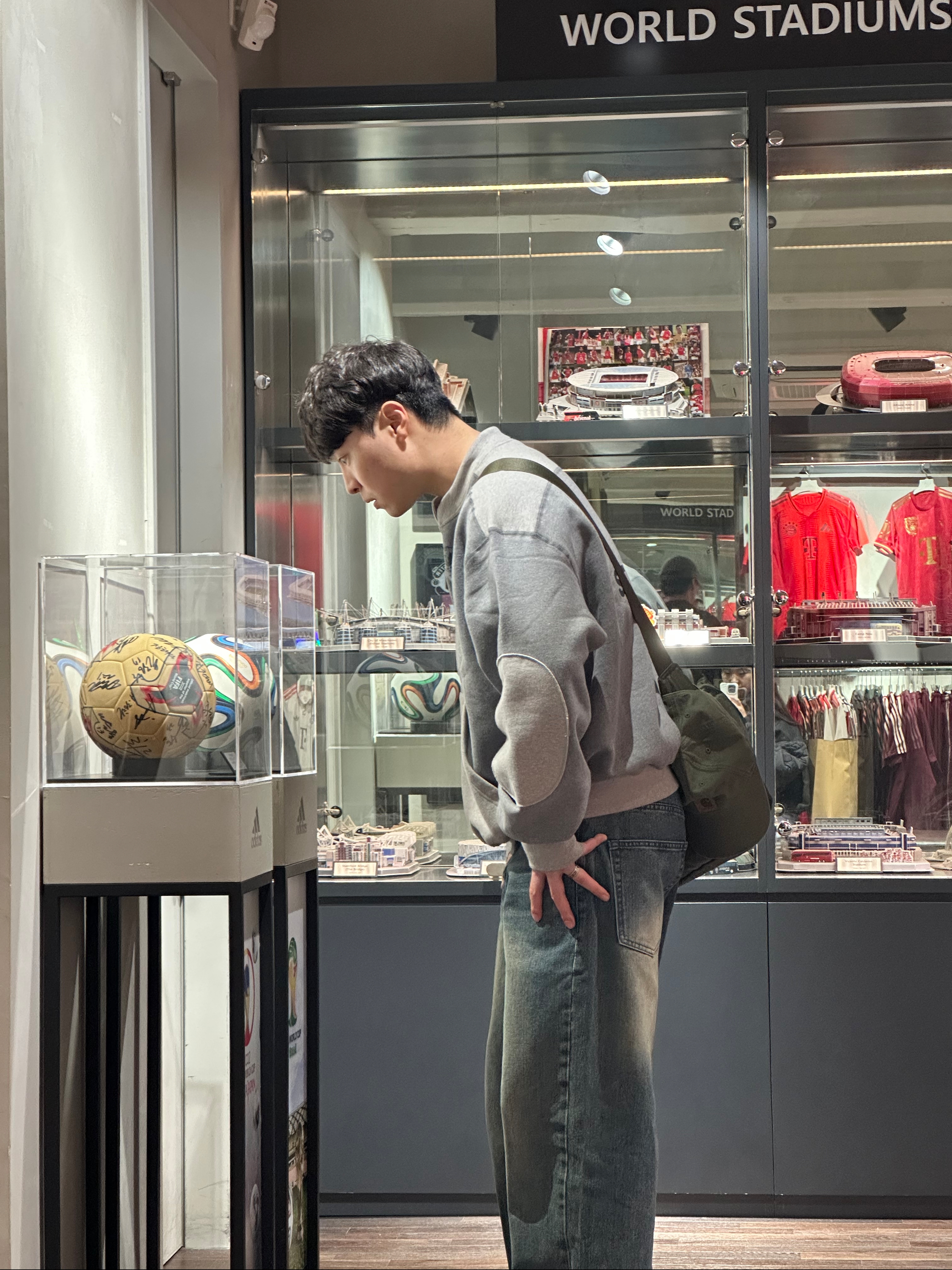 IAB Studio x Delicious in Dungeon Laios Sweatshirt Gray, Nike Air Vortex VNTG White Wolf Grey 착용 스타일 - 9