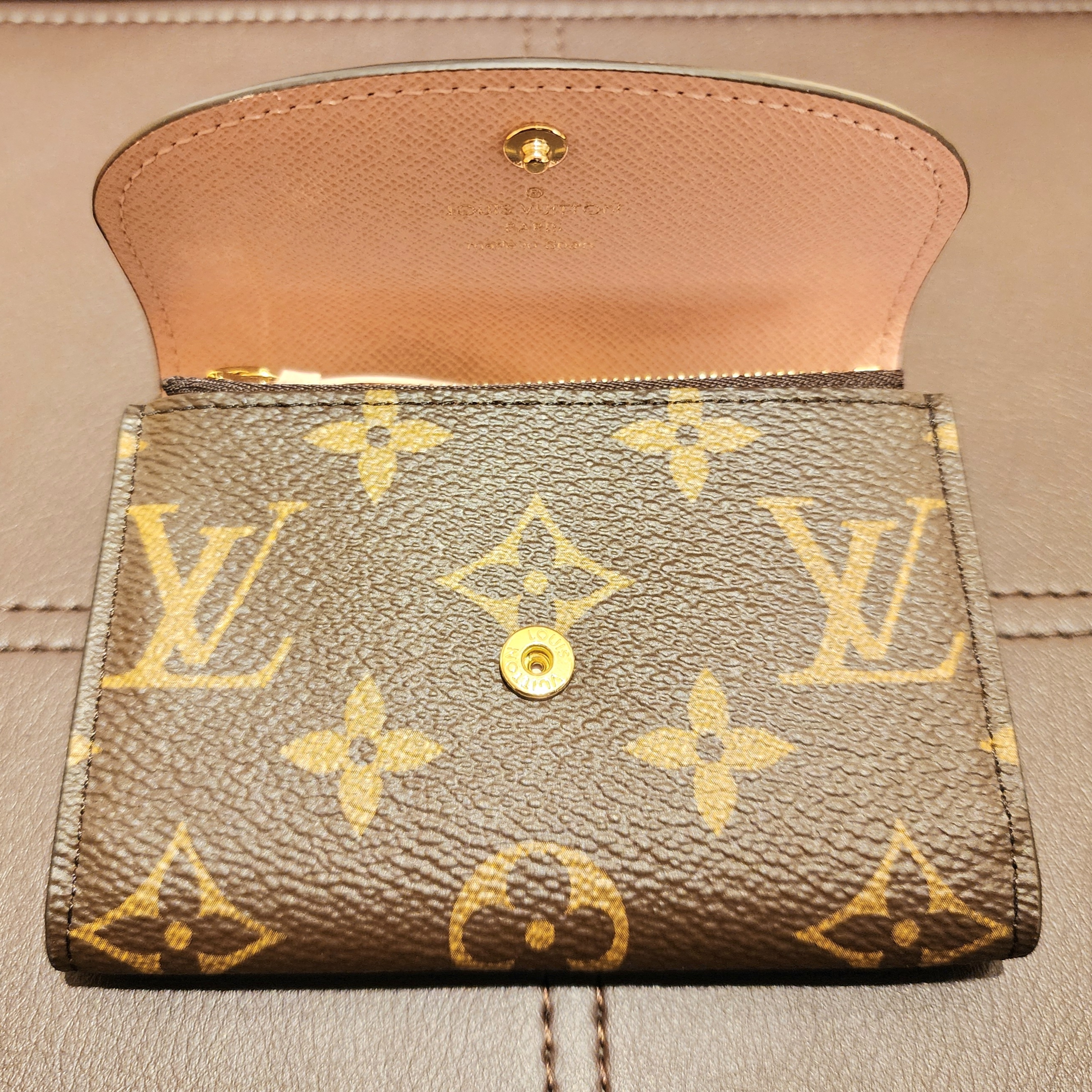 Louis Vuitton Rosalie Coin Purse Monogram Rose Ballerine 착용 스타일 - 2
