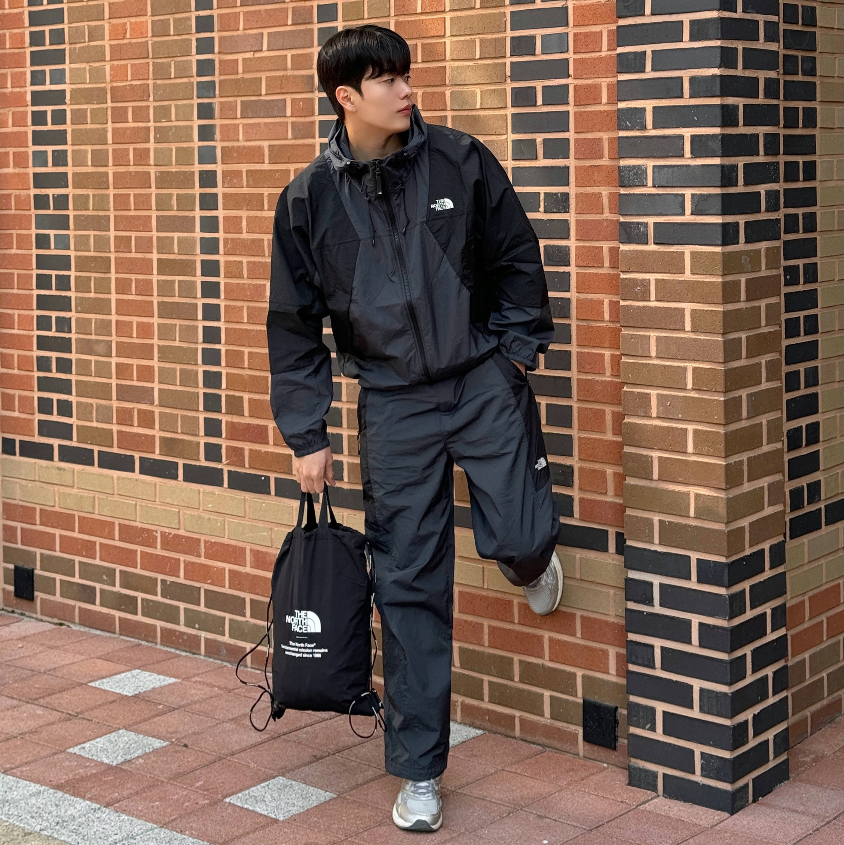 The North Face 1994 Mountain Jacket Black - 25SS, The North Face 1994 Pants Black - 25SS 착용 스타일 - 3