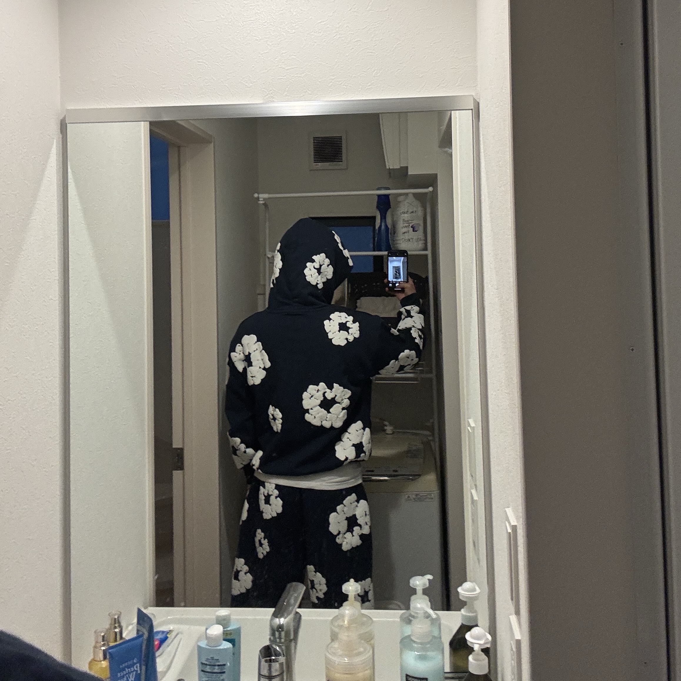 Denim Tears The Cotton Wreath Sweatshirt Navy, Denim Tears The Cotton Wreath Shorts Black 착용 스타일 - 1