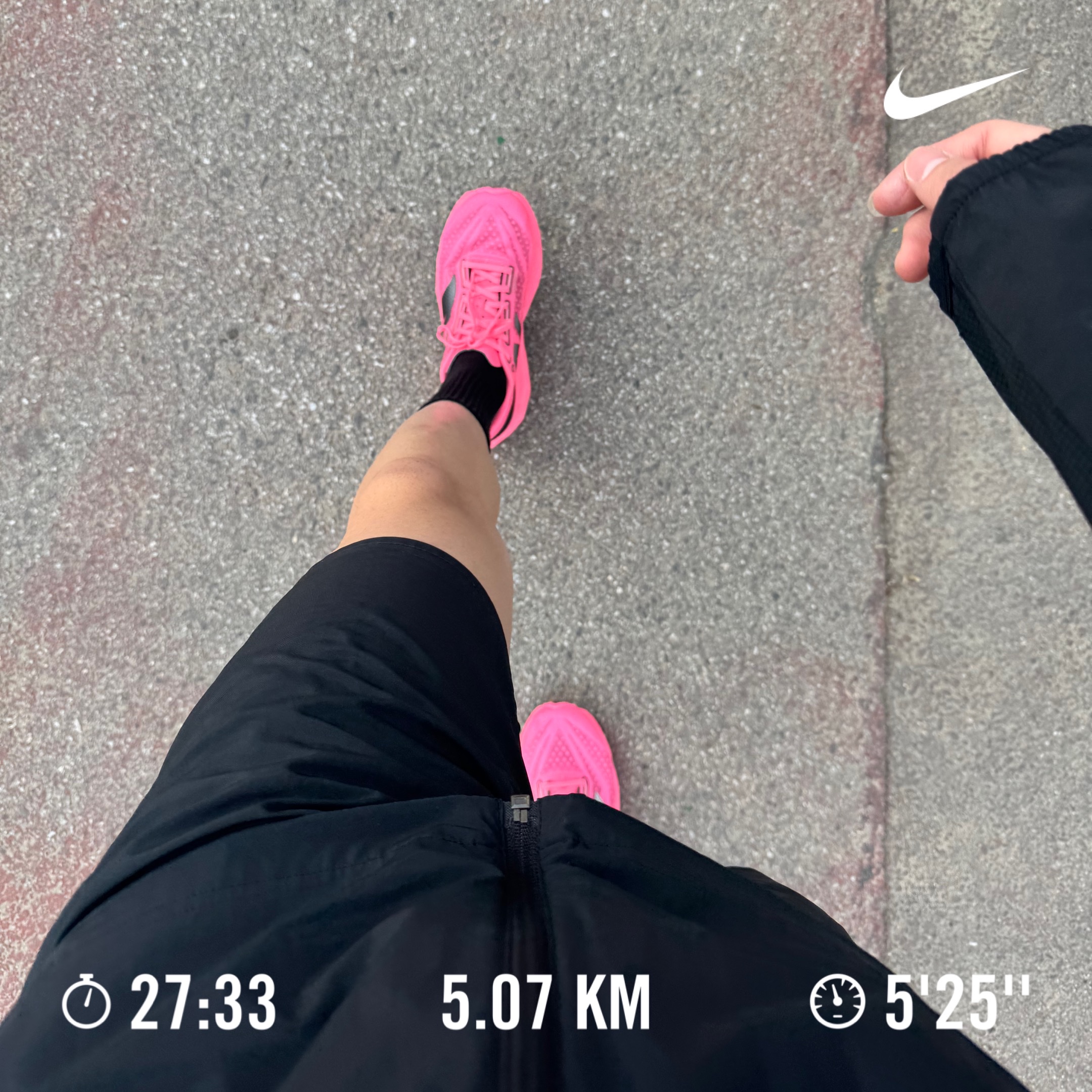 New Balance Fuelcell Rebel v4 Ultra Pink Black - 2E Wide 착용 스타일
