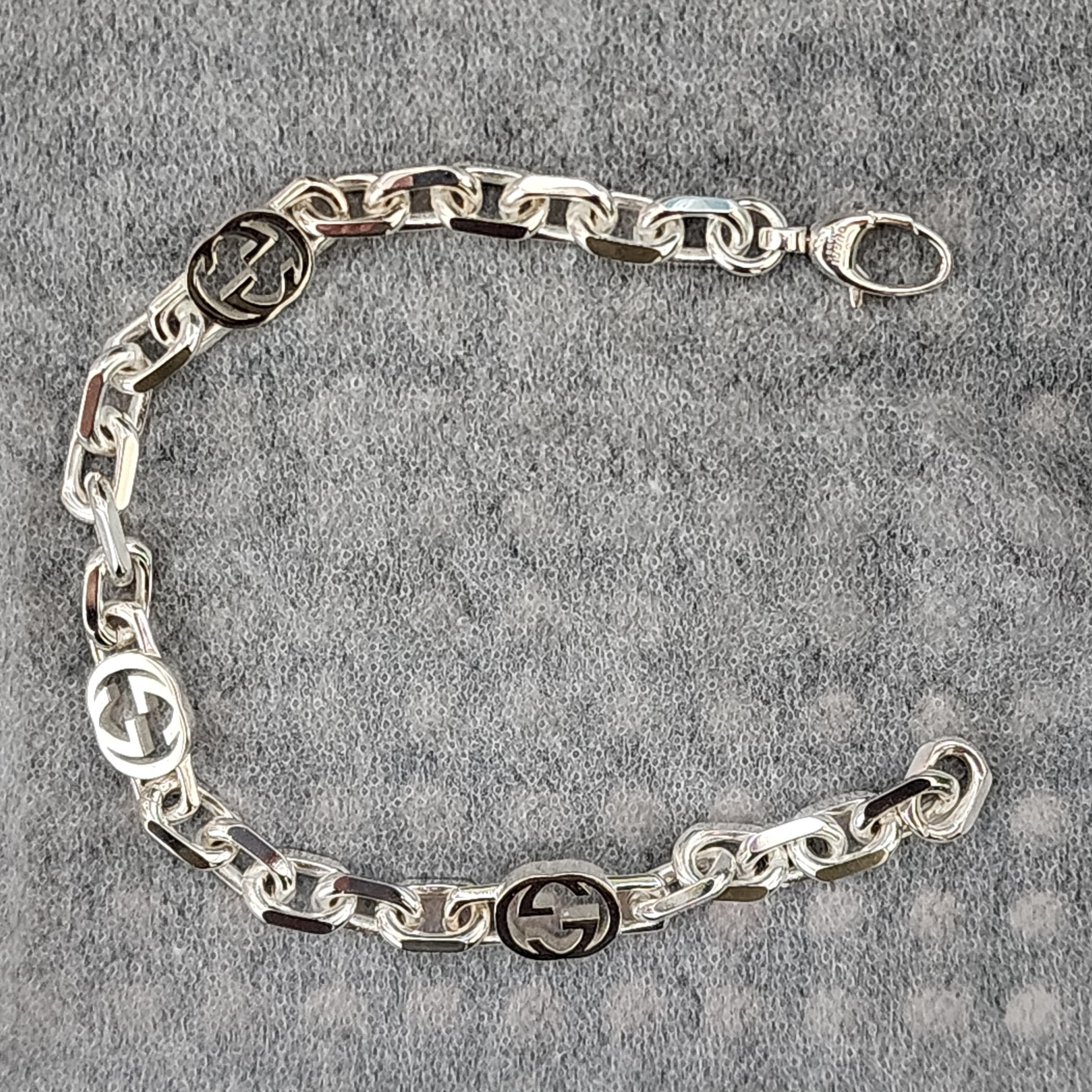 Gucci Interlocking G Bracelet Sterling Silver 착용 스타일 - 1