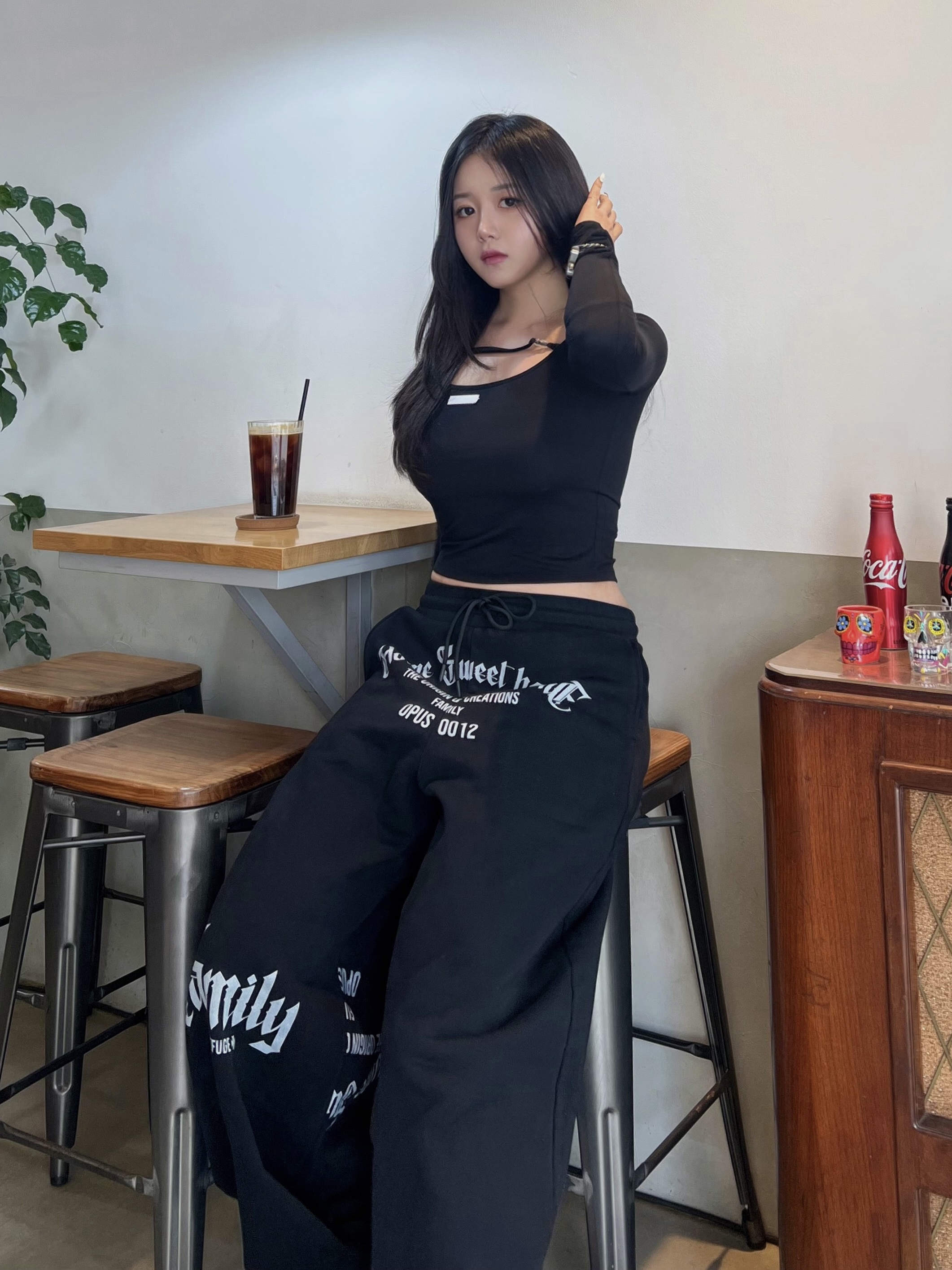 OJOS i:e Fluid Longsleeve T-shirt 01 Black, (W) Nike Shox TL Black and Max Orange 착용 스타일 - 4