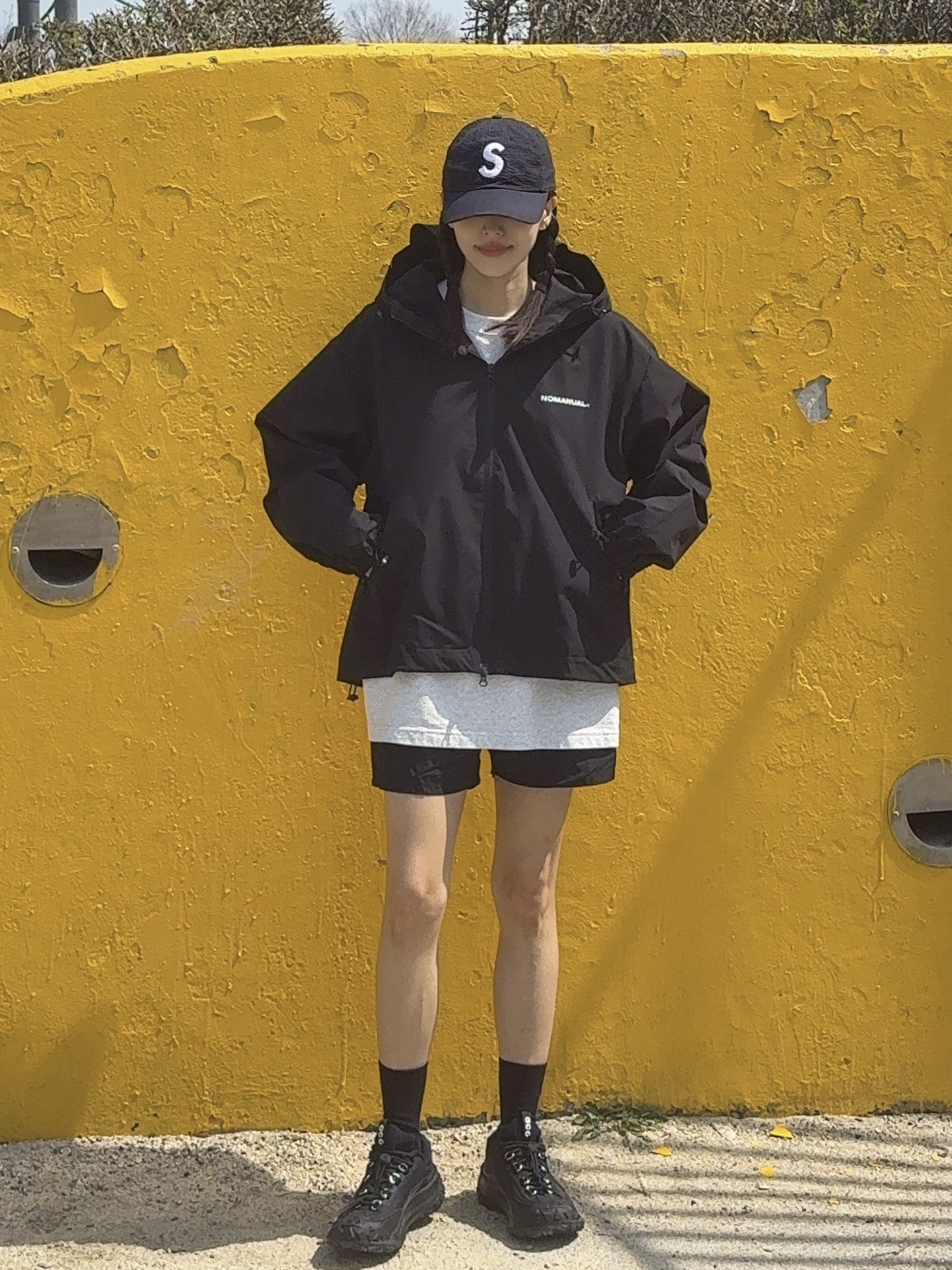 Supreme Seersucker S Logo 6-Panel Black - 24SS, NOMANUAL Penon Wind Shell Black 착용 스타일 - 1