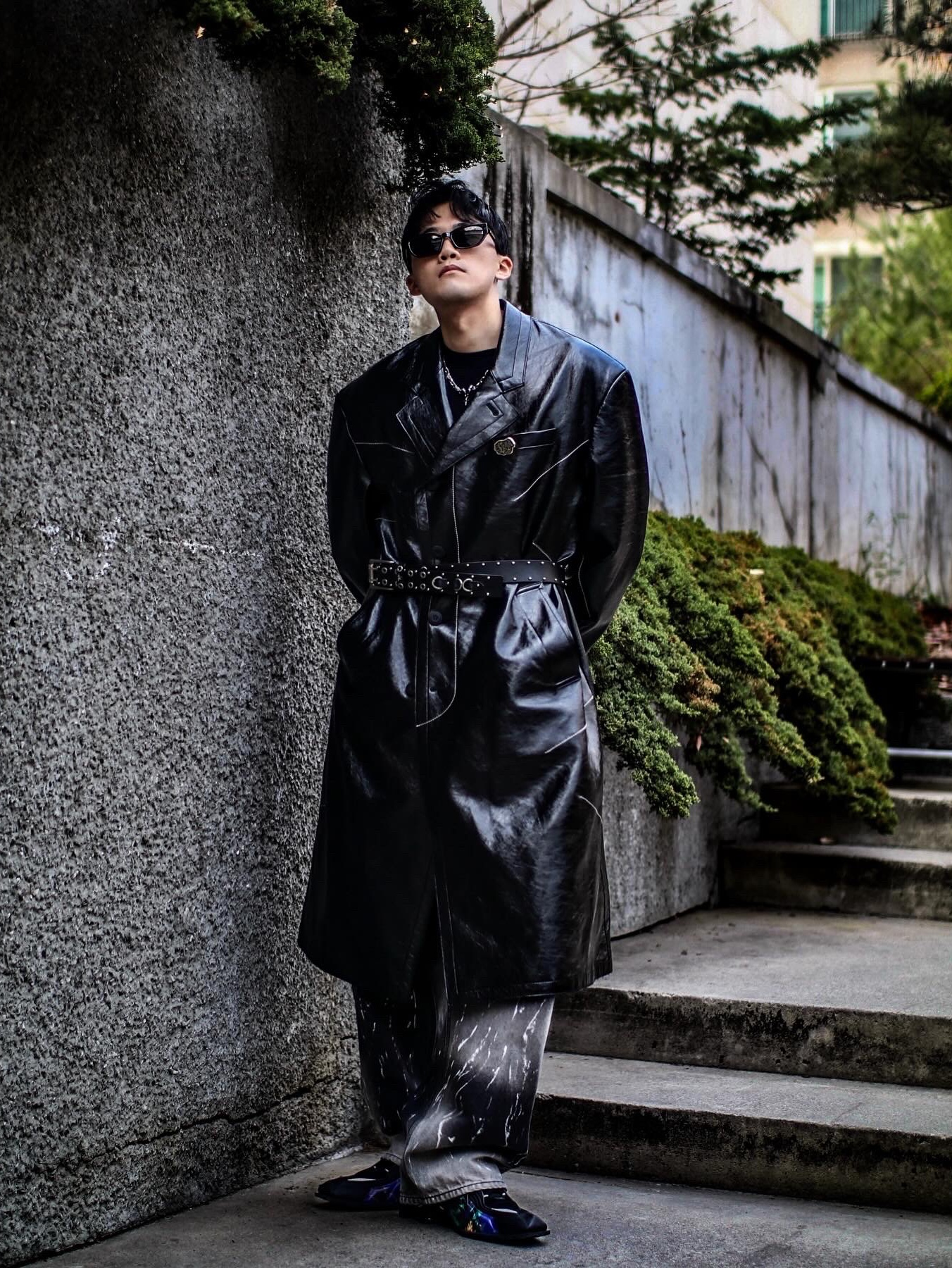 Vacant Archive Blenheim Double Stud Belt Black, Nike x Martine Rose Shox MR4 Black Multi 착용 스타일 - 2