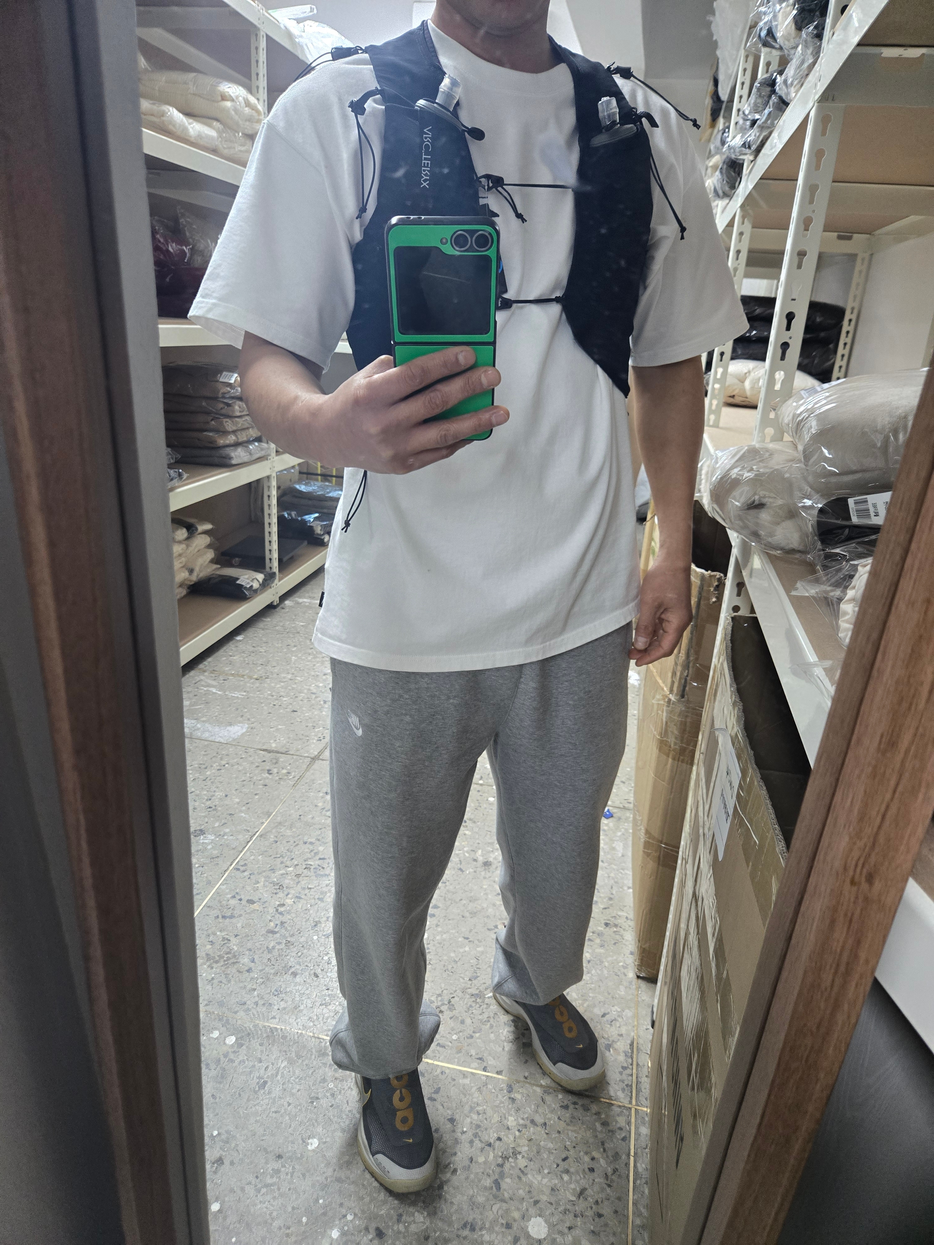 Arc'teryx Norvan 7 Vest Black 착용 스타일