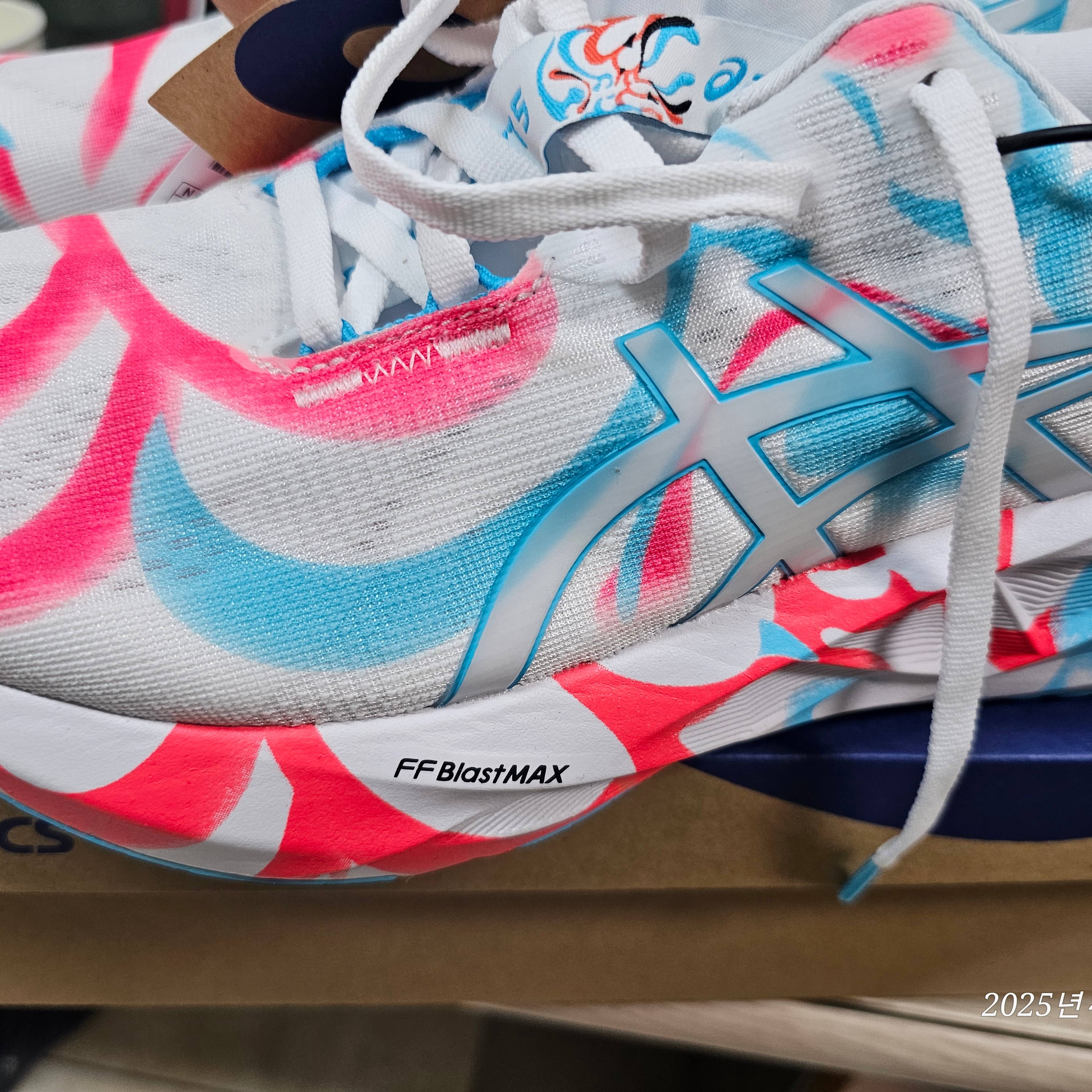 Asics Novablast 5 Tokyo White Aquarium 착용 스타일 - 2