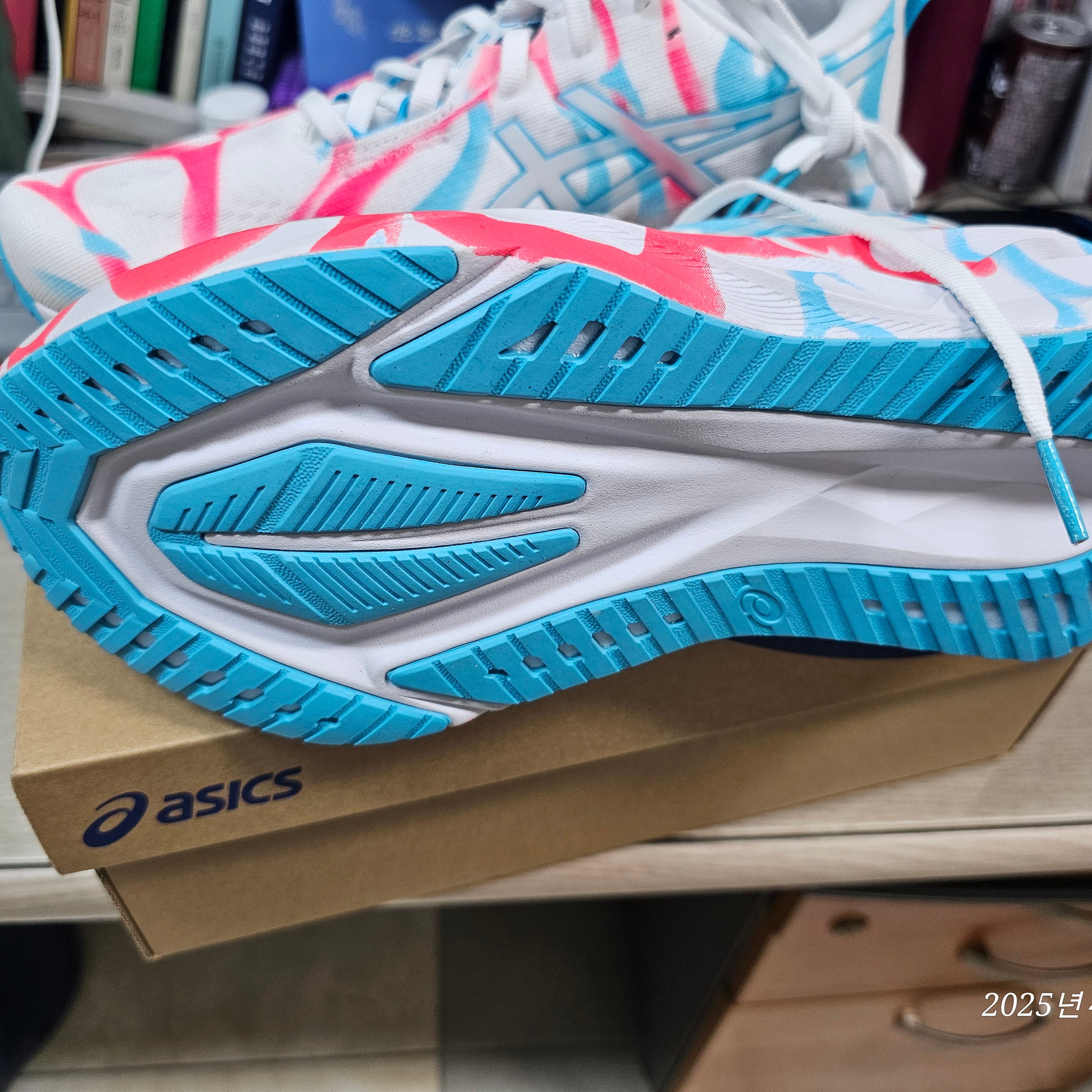 Asics Novablast 5 Tokyo White Aquarium 착용 스타일 - 3