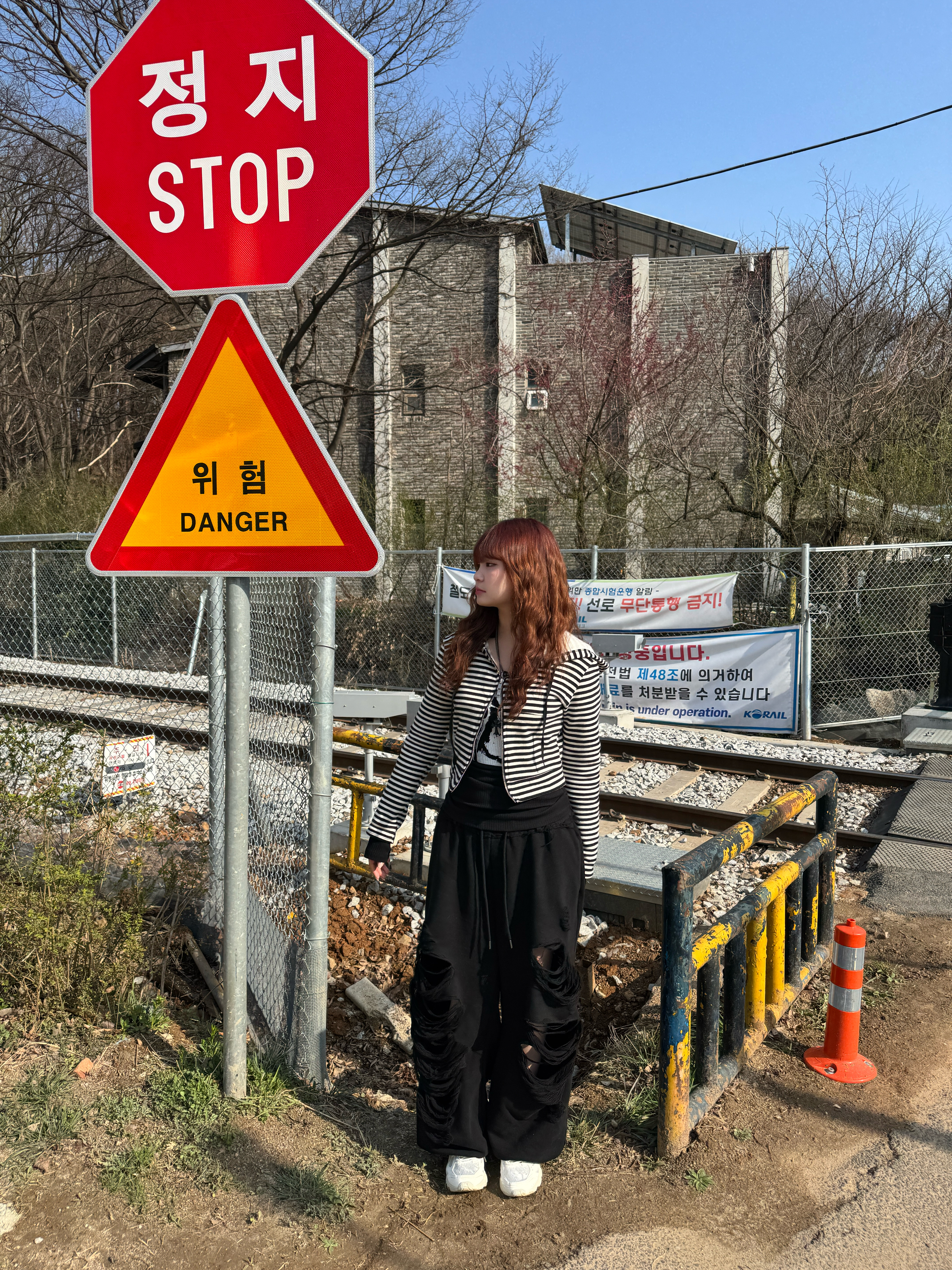 [KREAM 단독] Bonnae Women Collar Graphic Top Black 착용 스타일 - 4