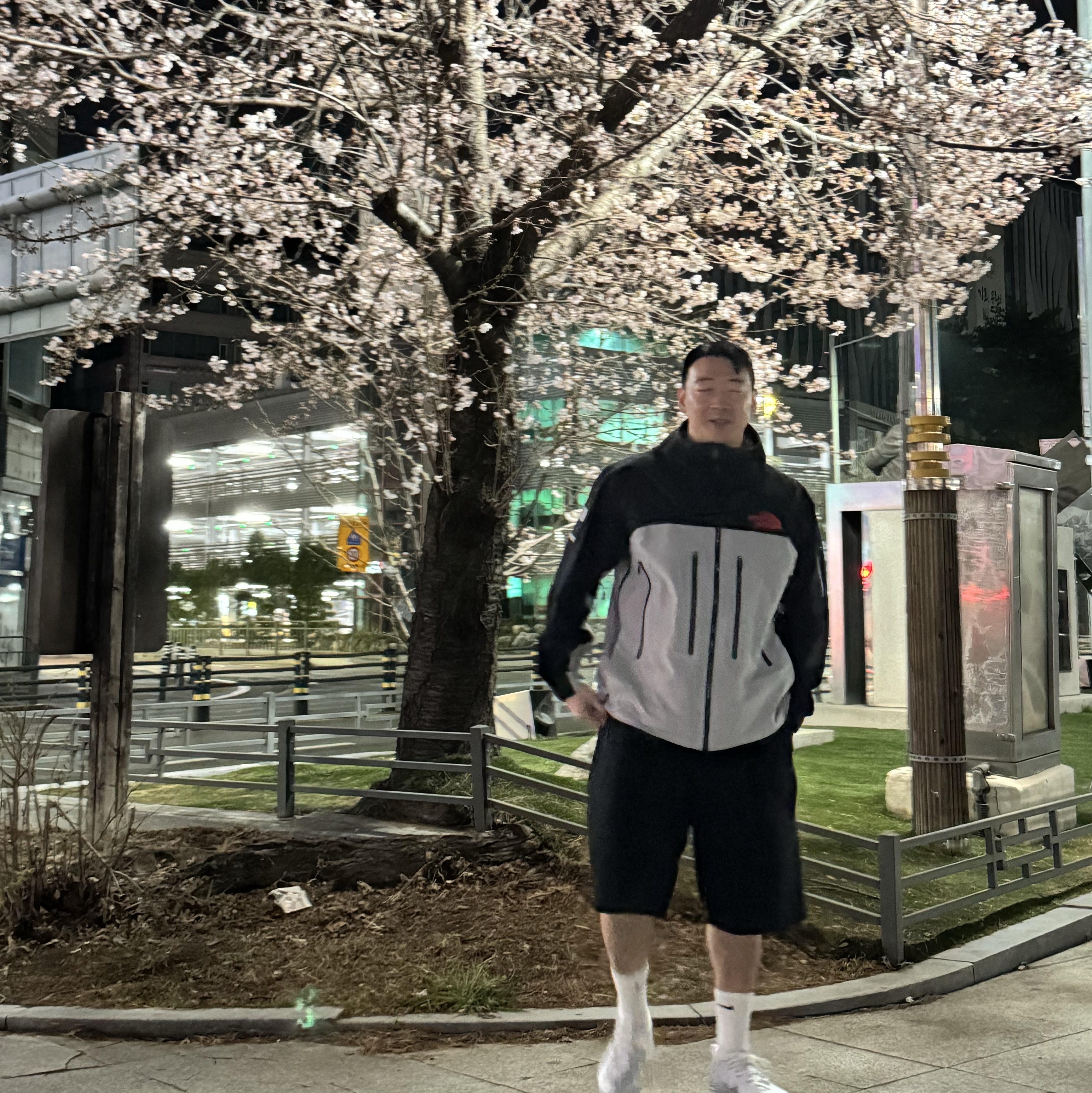 Supreme x The North Face Taped Seam Shell Jacket Grey - 22FW, Nike Air VaporMax 2023 Flyknit Pure Platinum 착용 스타일 - 1