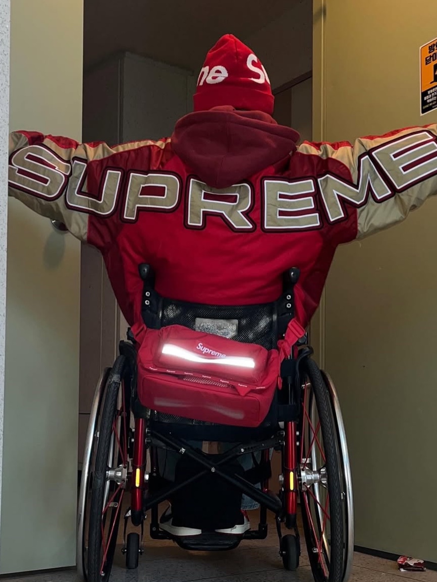 Supreme Hooded Stadium Jacket Red - 24SS, (W) Jordan 1 x Teyana Taylor Zoom CMFT 2 Gym Red 착용 스타일 - 4