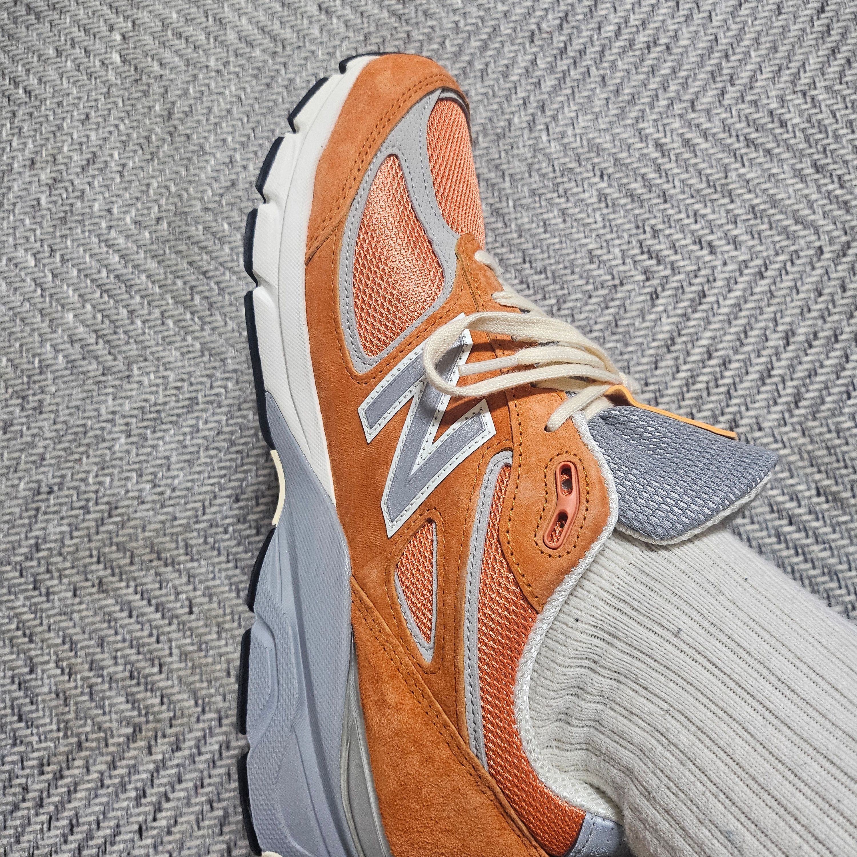 New Balance x Aime Leon Dore 990v4 Made in USA Red Clay Cream 착용 스타일 - 1