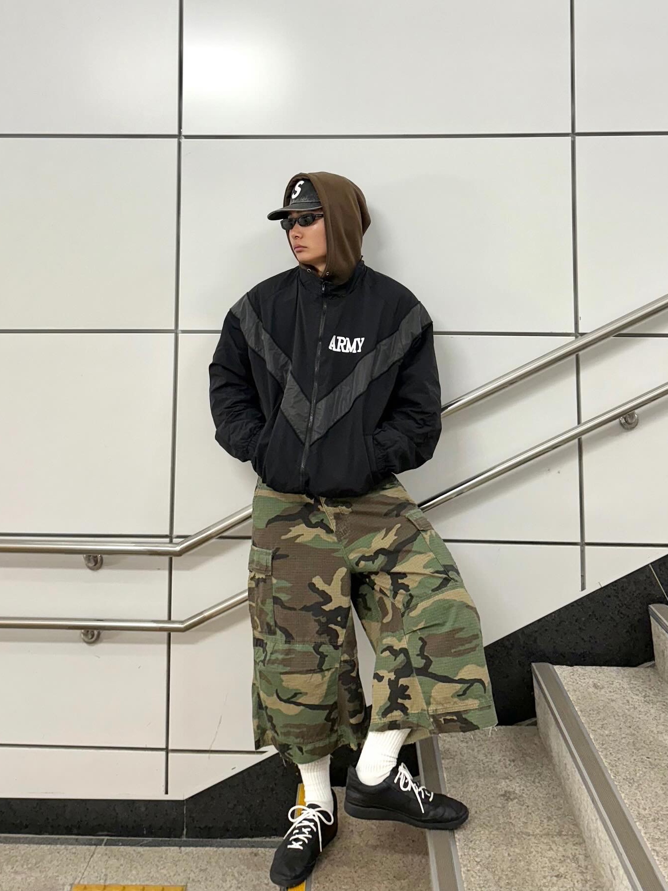Supreme Pigment S Logo 6-Panel Black - 24FW 착용 스타일 - 1