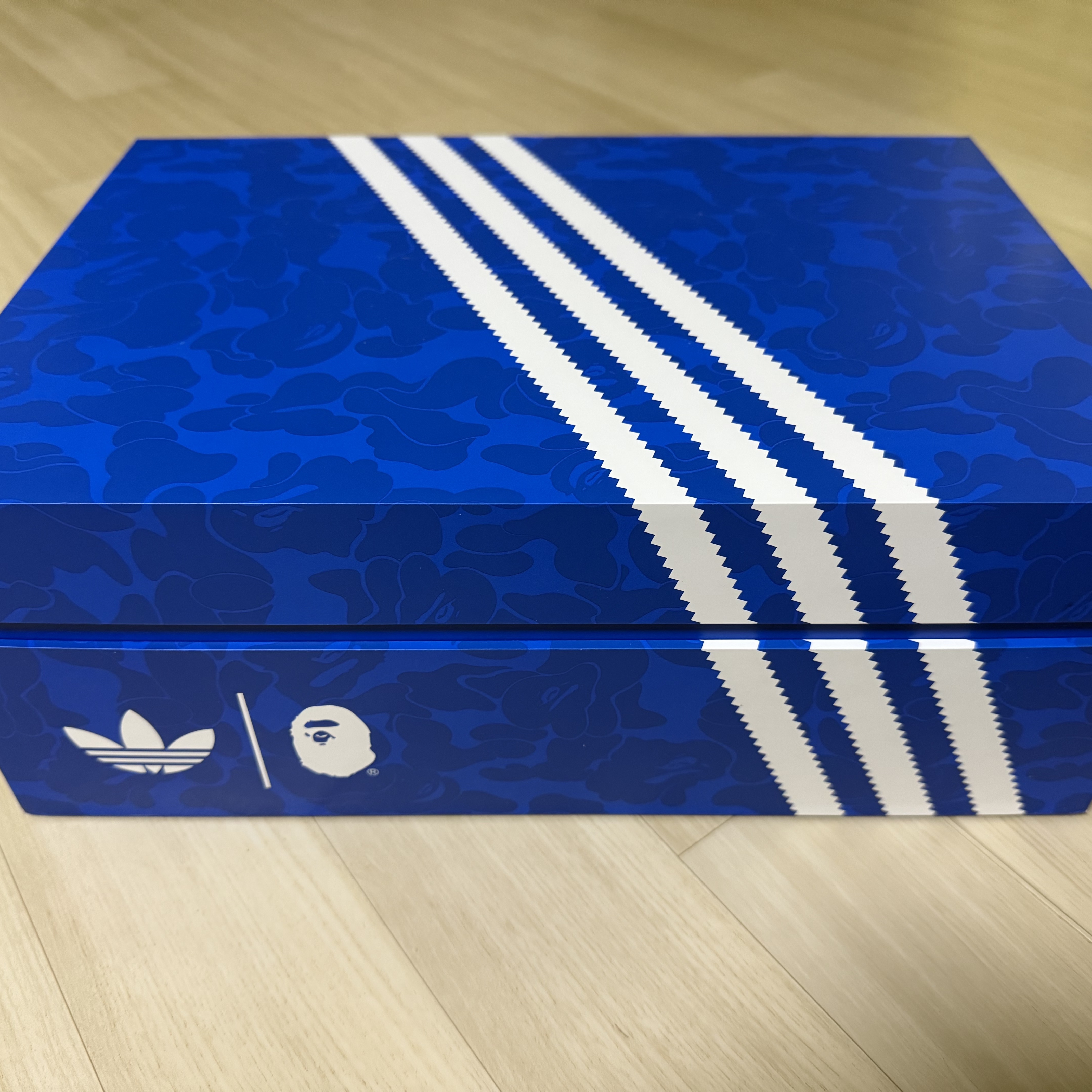 Adidas x BAPE Superstar Vintage Cloud White Core Black 착용 스타일 - 3