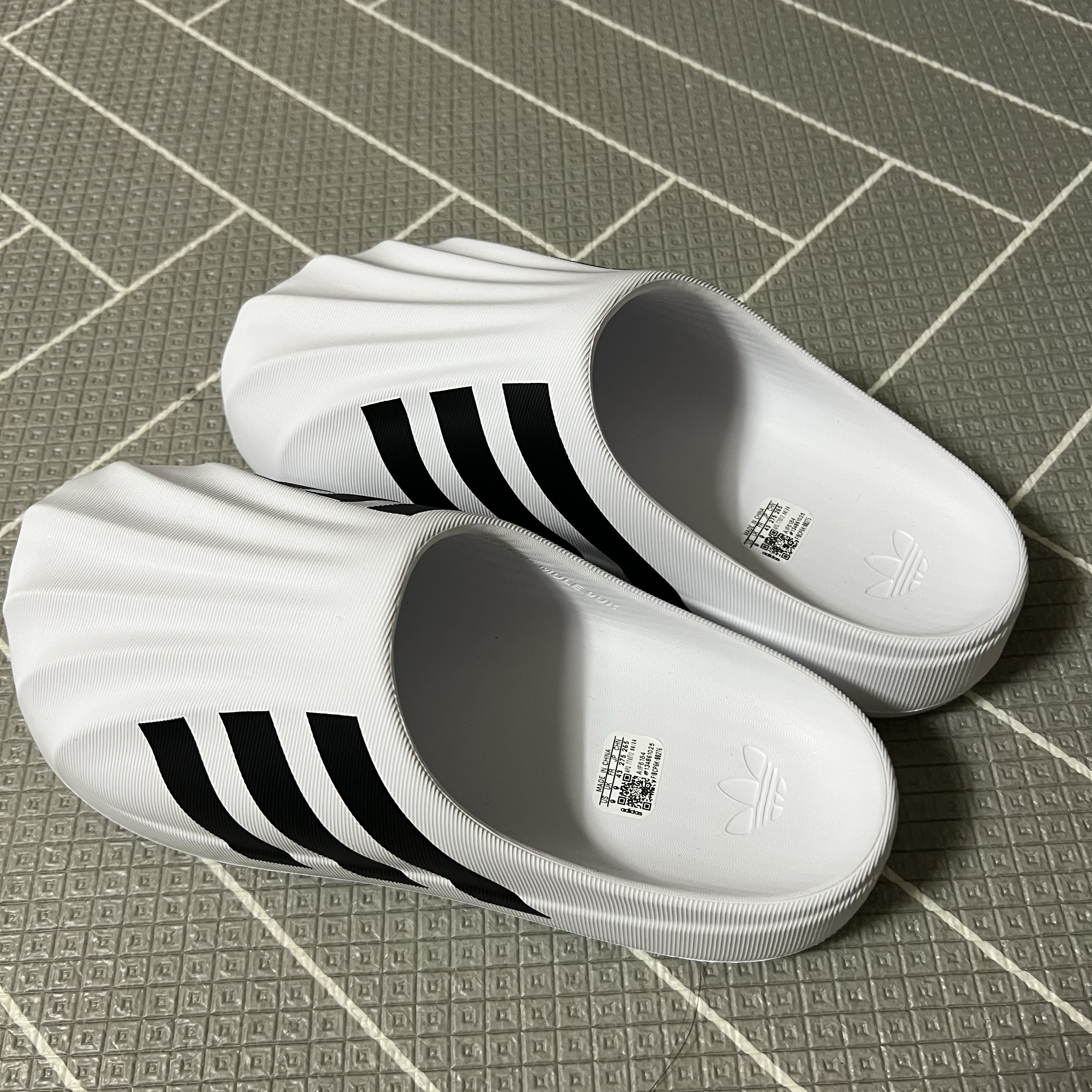 Adidas Adifom Superstar Mule Cloud White 착용 스타일
