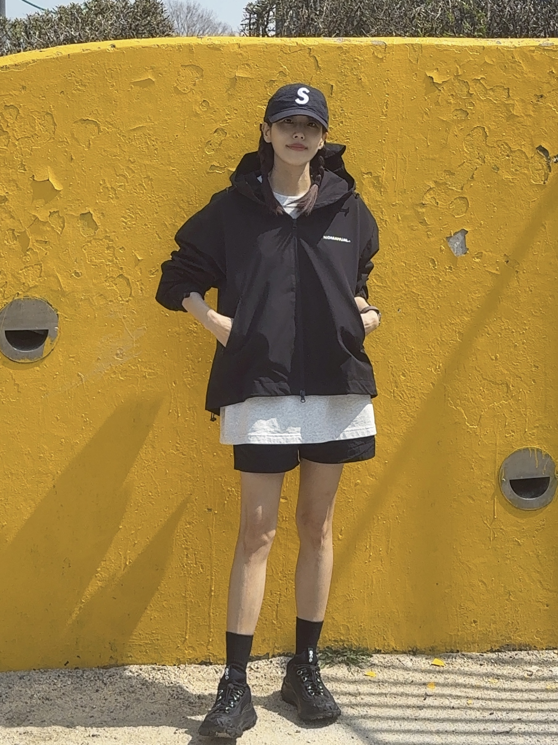Supreme Seersucker S Logo 6-Panel Black - 24SS, NOMANUAL Penon Wind Shell Black 착용 스타일 - 3